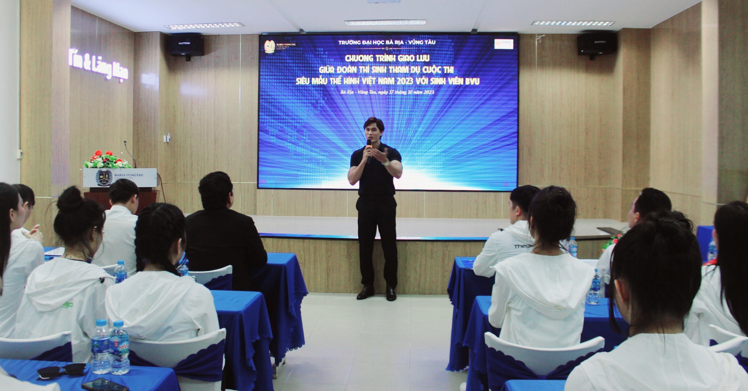 quán quân cuộc thi Vietnam Fitness Model 2021. Sau đó, anh tiếp tục tranh tài tại cuộc thi Nam vương Thế giới 2022. Sở hữu vẻ ngoài điển trai, hình thể săn chắc, người mẫu 23 tuổi giành ngôi vị á vương chung cuộc.