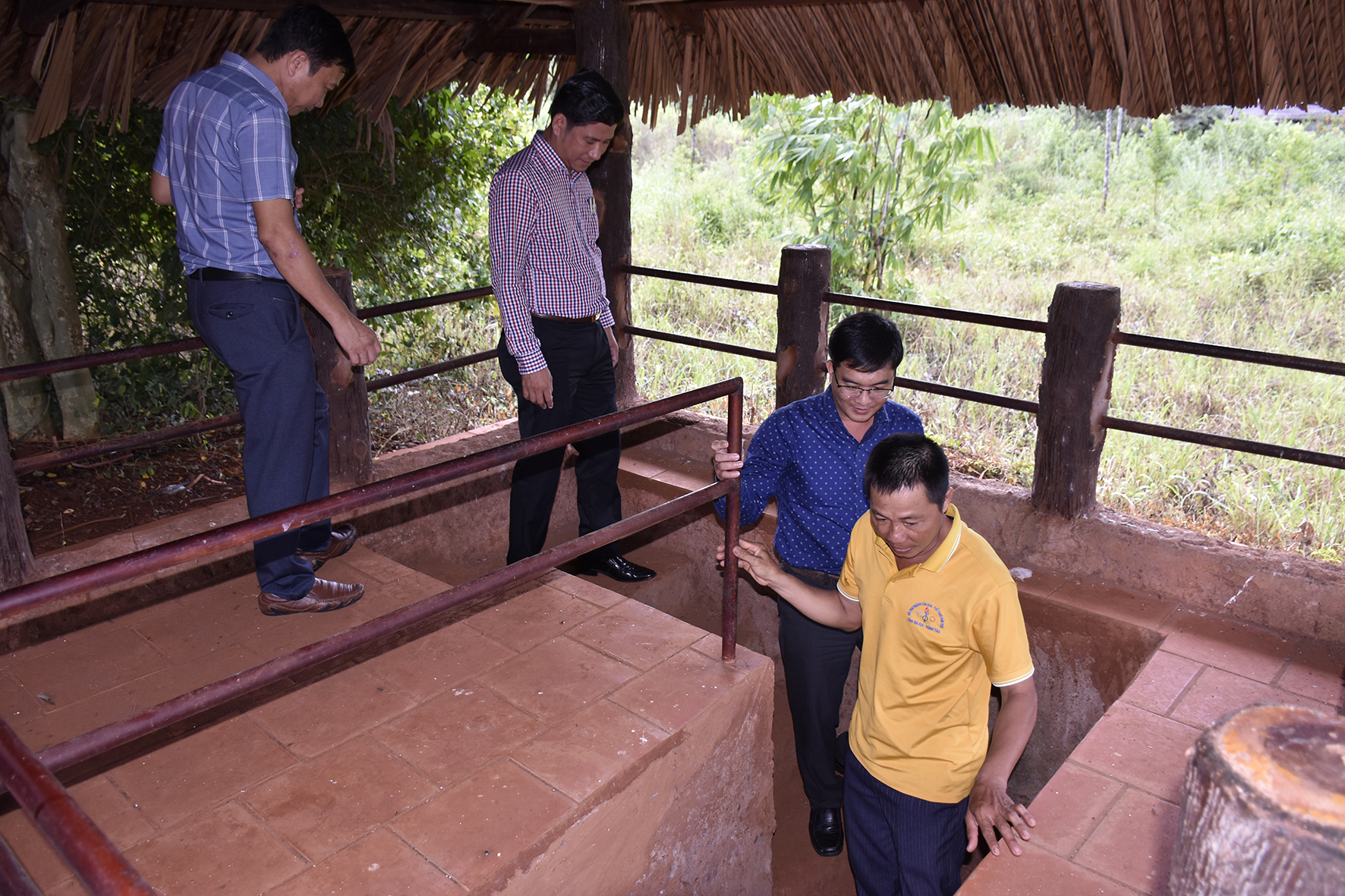 Đoàn khảo sát thực tế Địa đạo Long Phước.