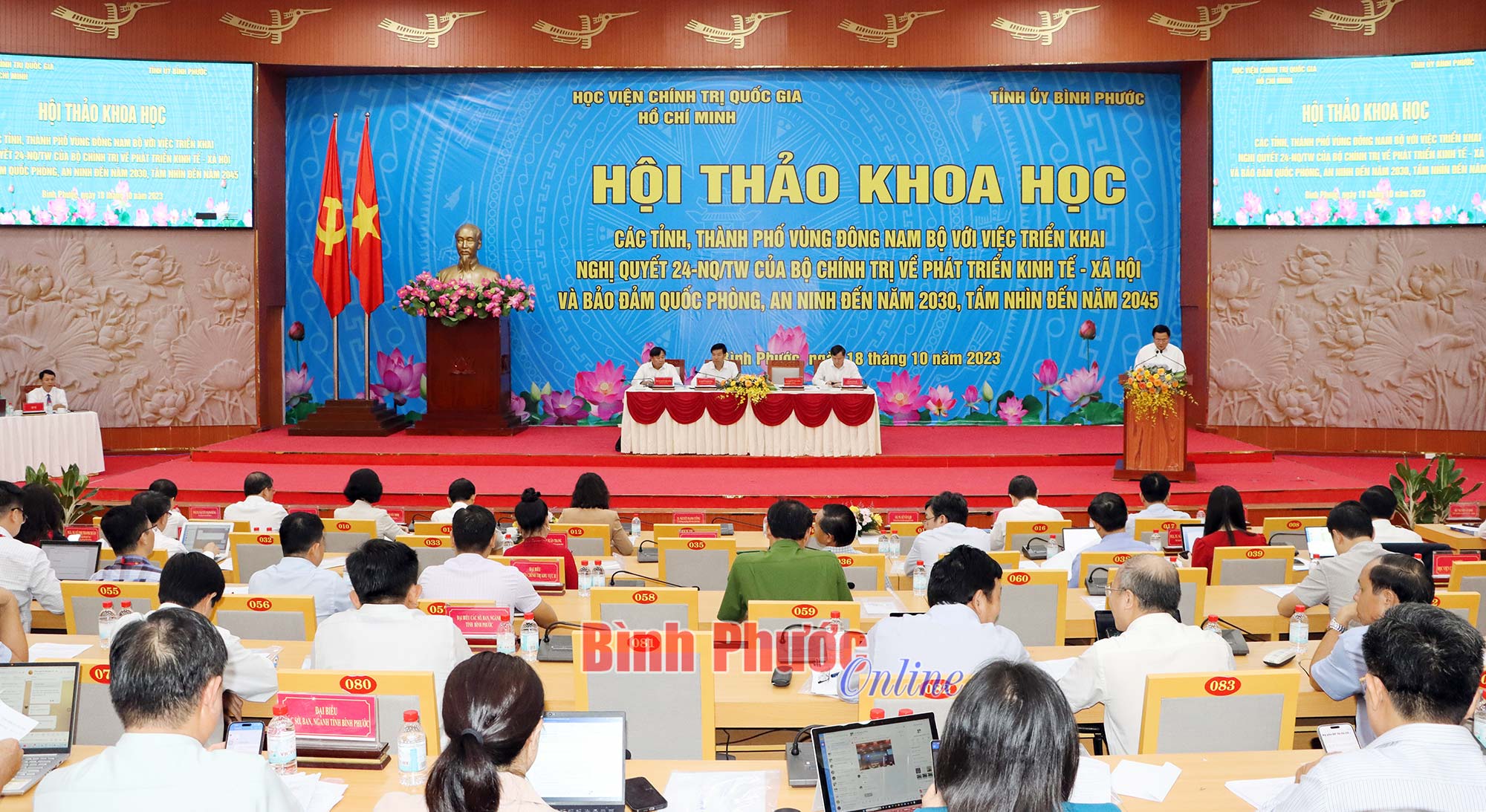 Các đại biểu dự hội thảo.