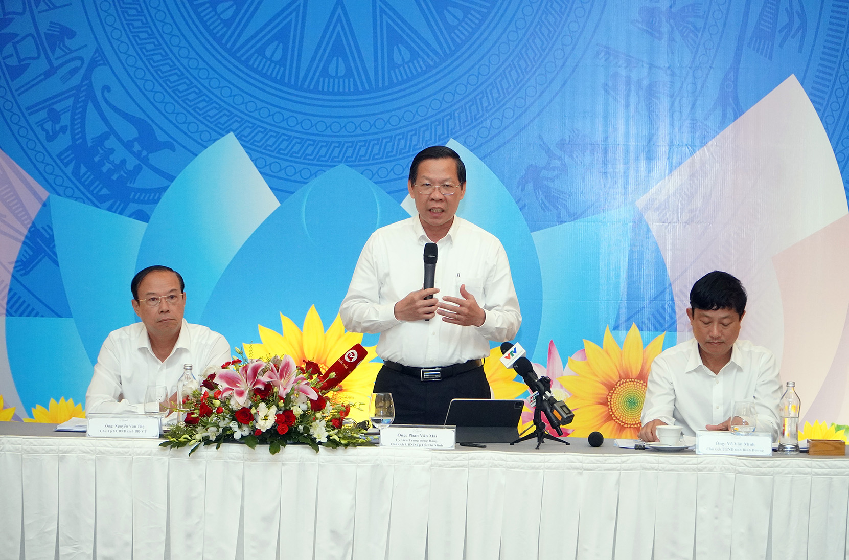 Ông Phan Văn Mãi, Chủ tịch UBNDTP.Hồ Chí Minh; 
