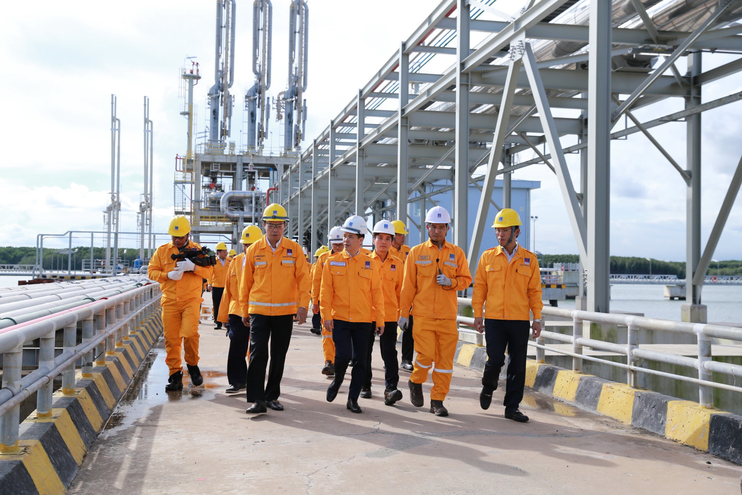 Lãnh đạo PV GAS thường xuyên kiểm tra thực tế và giới thiệu hệ thống Kho cảng LNG Thị Vải - biểu tượng mới trong quá trình chuyển đổi đột phá của ngành năng lượng quốc gia.