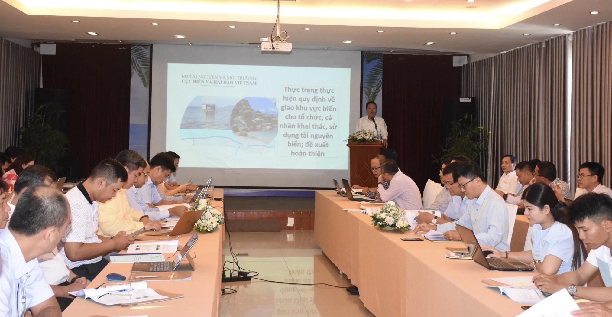 Toàn cảnh hội thảo“Đánh giá việc thực hiện chính sách, pháp luật về quản lý tổng hợp tài nguyên, bảo vệ môi trường biển và hải đảo, đề xuất giải pháp hoàn thiện”