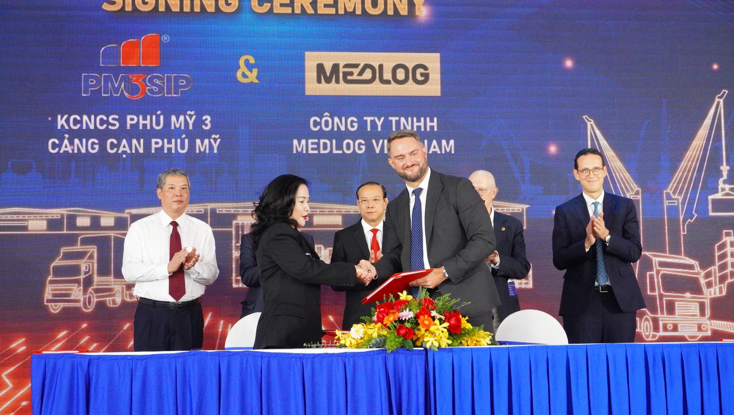 Nghi thức ký kết hợp tác giữa Công ty CP Thanh Bình Phú Mỹ và các đối tác tại buổi lễ công bố.