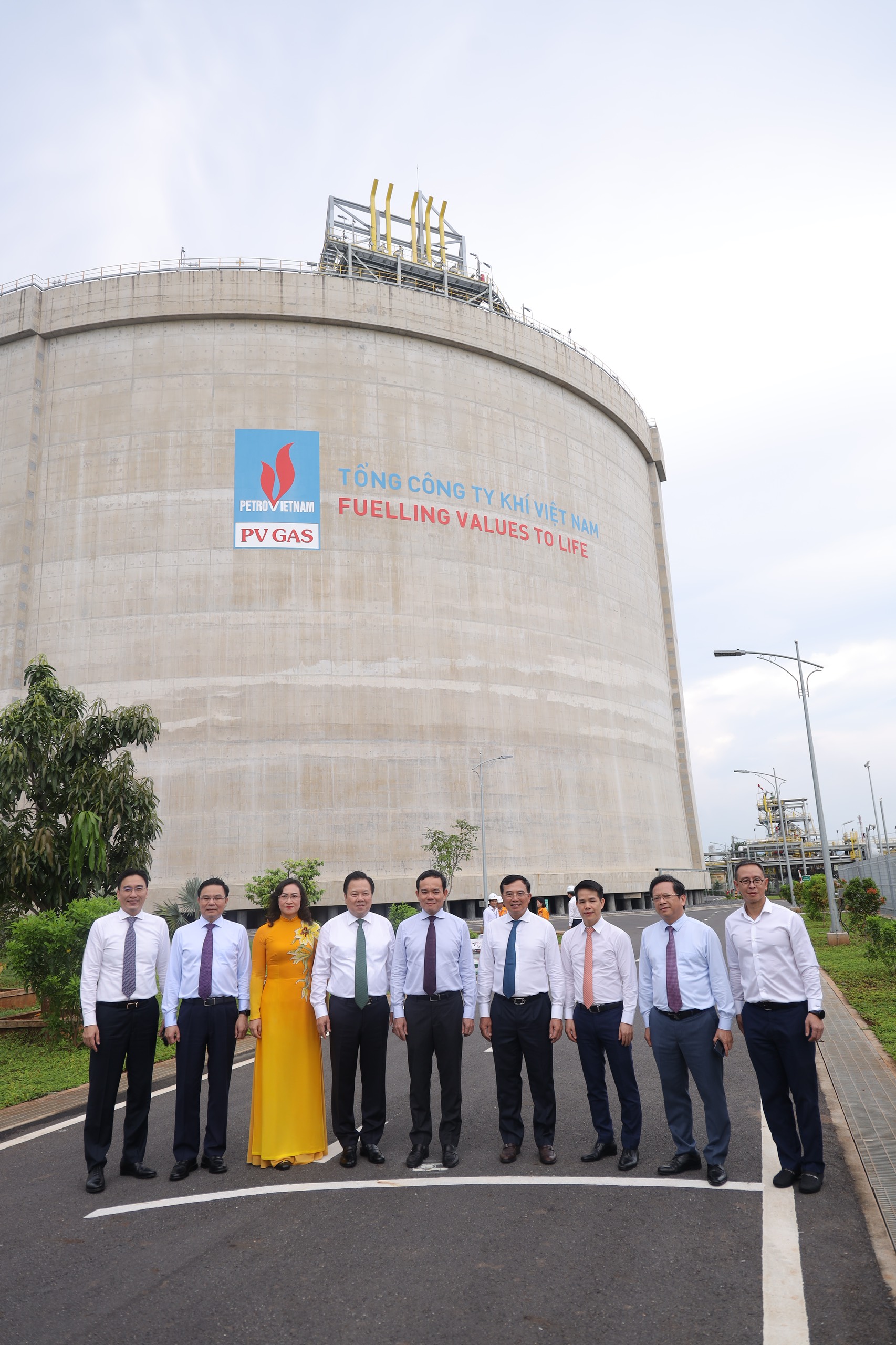 Phó Thủ tướng Trần Lưu Quang chụp  hình lưu niệm với lãnh đạo các bộ, ngành, Petrovietnam và PV GAS