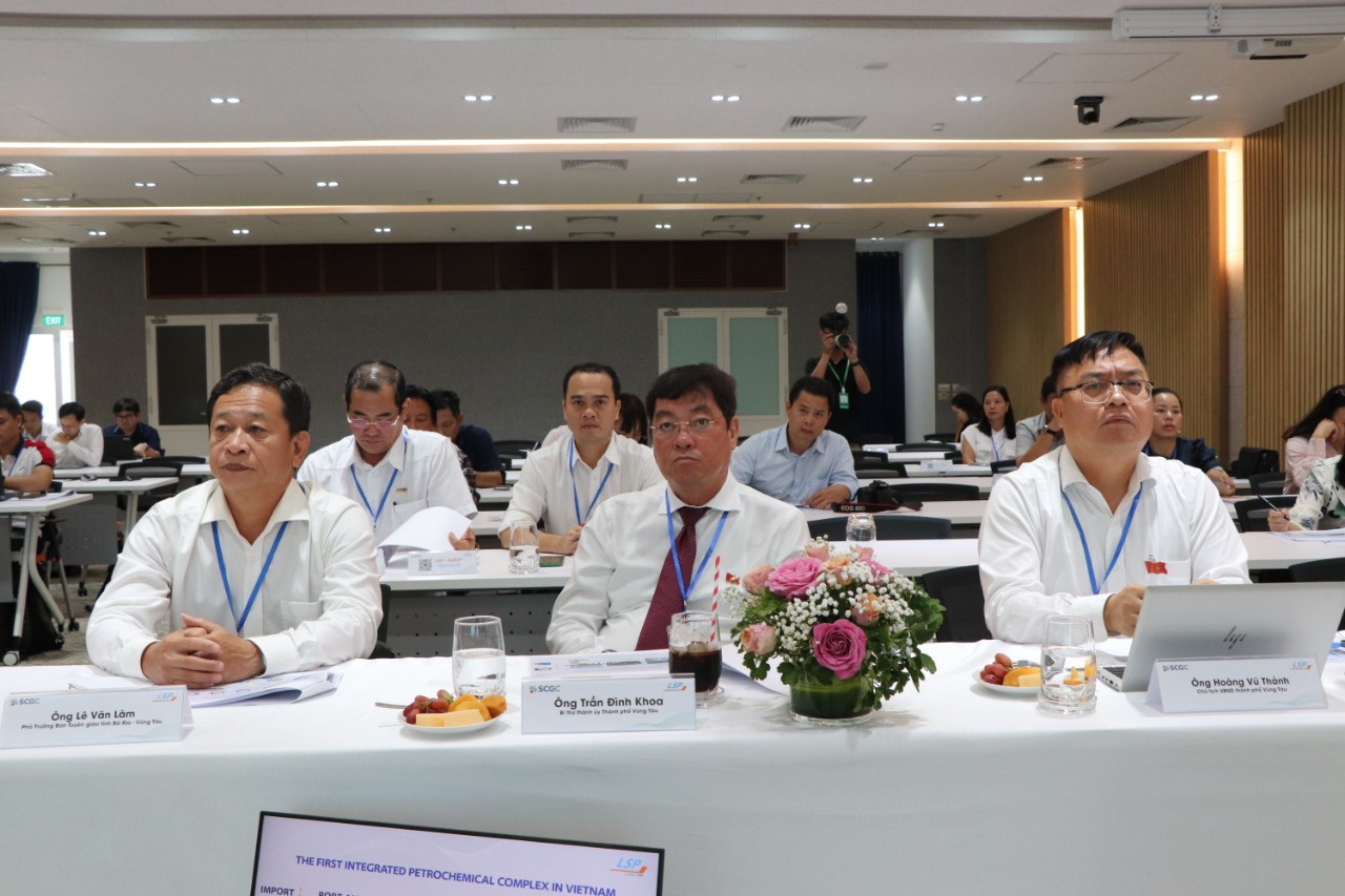Các đại biểu tham dự buổi họp báo. Ảnh: ĐINH HÙNG
