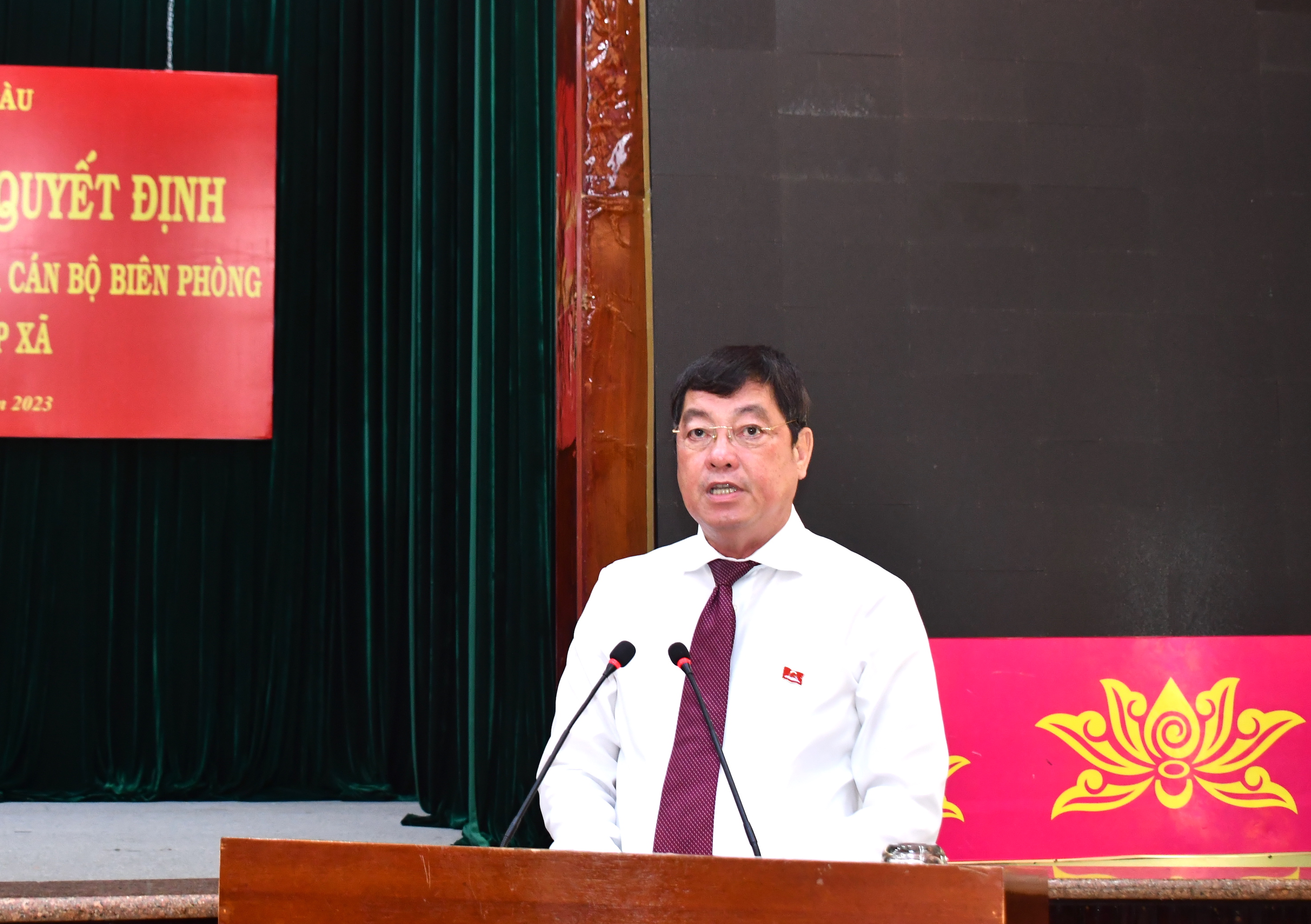 Ông Trần Đình Khoa, Bí thư Thành ủy Vũng Tàu mong muốn các cán bộ biên phòng tham gia cấp ủy tại phường 5, 10 và xã Long Sơn tích cực phối hợp chi bộ cơ sở Đảng đồng thời phát huy vai trò của lực lượng biên phòng trong xây dựng tổ chức Đảng, bảo vệ đường biên giới biển