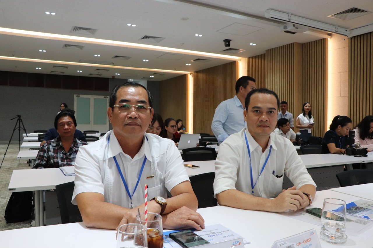 Các đại biểu tham dự hội nghị