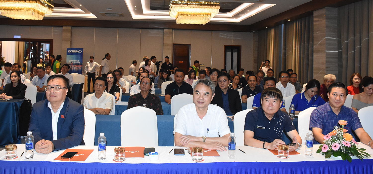 Lãnh đạo TP. Vũng Tàu và các DN tham dự lễ kỷ niệm 