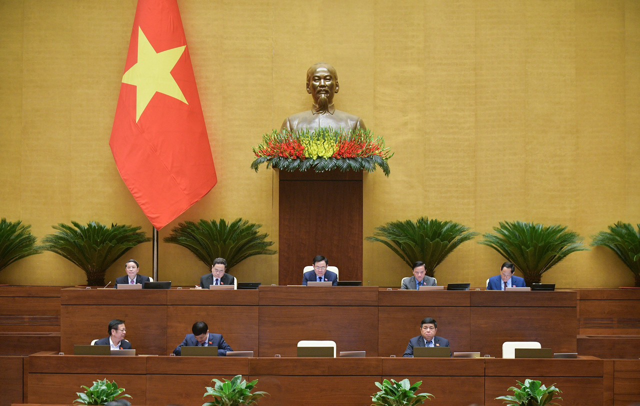 Chủ tịch Quốc hội  Vương Đình Huệ chủ trì phiên họp