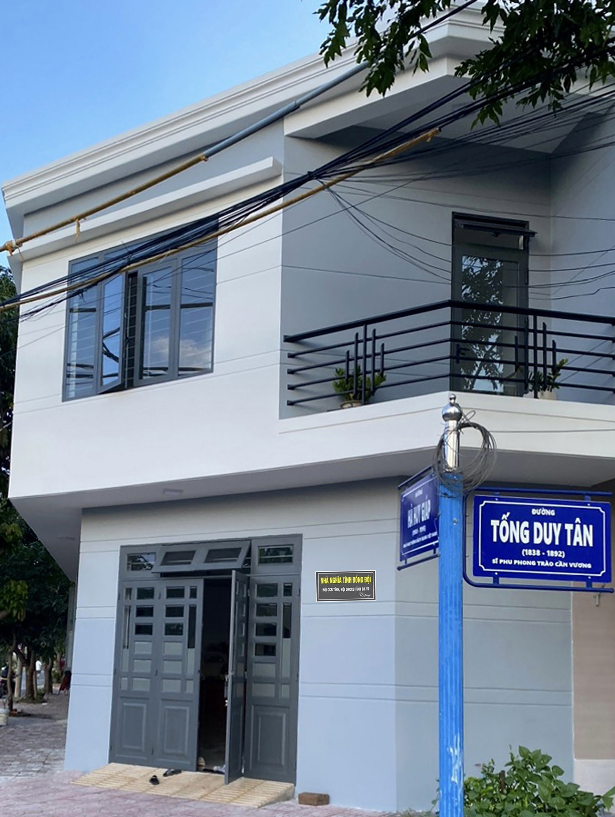 Nhà “Nghĩa tình đồng đội” tặng gia đình chính sách anh Võ Đình Quang, 10/2023.