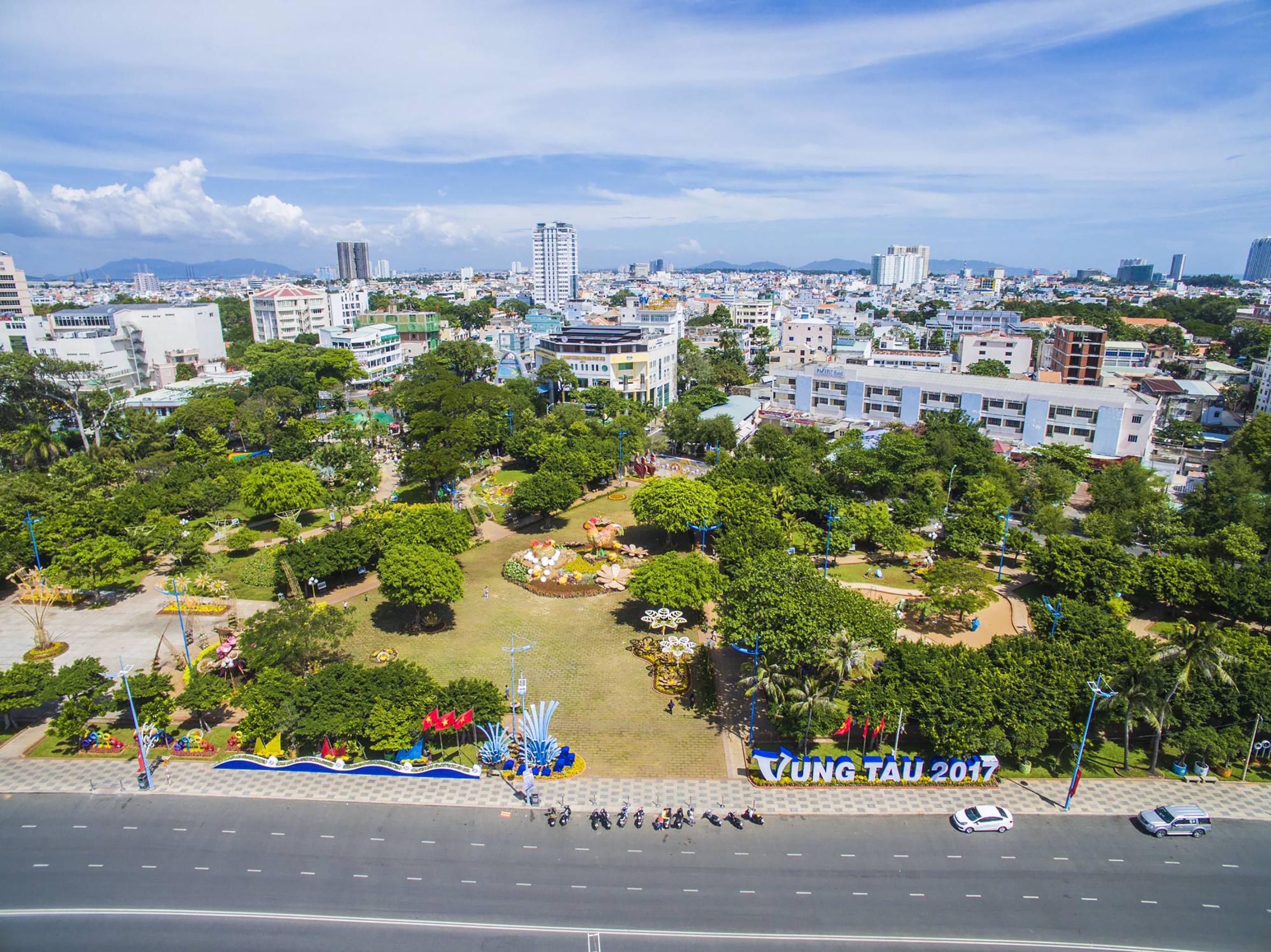 Hoa viên Quang Trung - Hạ Long - Lê Lợi ngập tràn cây xanh.