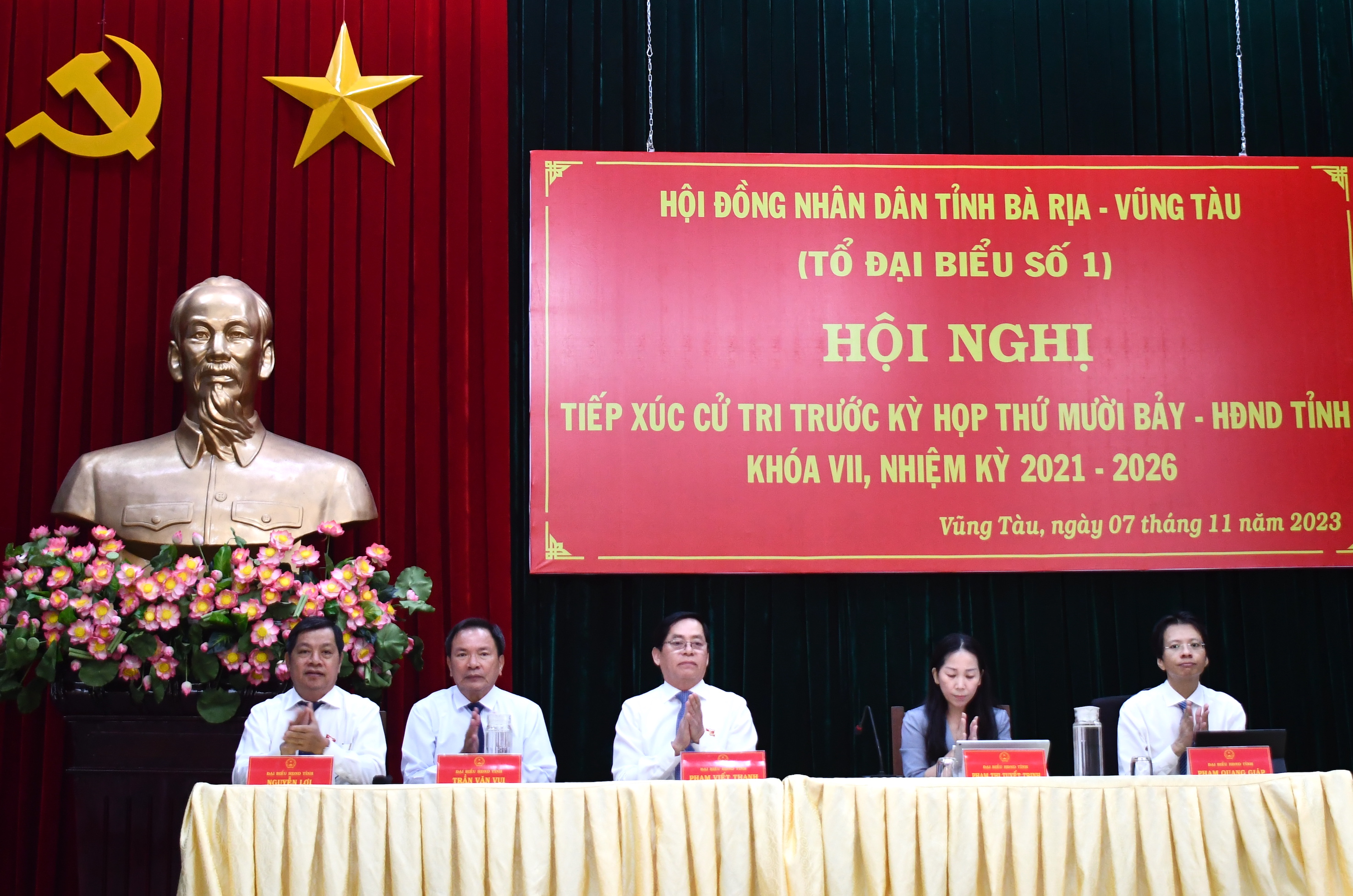 Ông Phạm Viết Thanh, Ủy viên Trung ương Đảng, Bí thư Tỉnh ủy, Chủ tịch HĐND tỉnh và các thành viên  Tổ đại biểu số 1 HĐND tỉnh, TXCT các phường 1, 2, 3 và Thắng Tam (TP.Vũng Tàu).