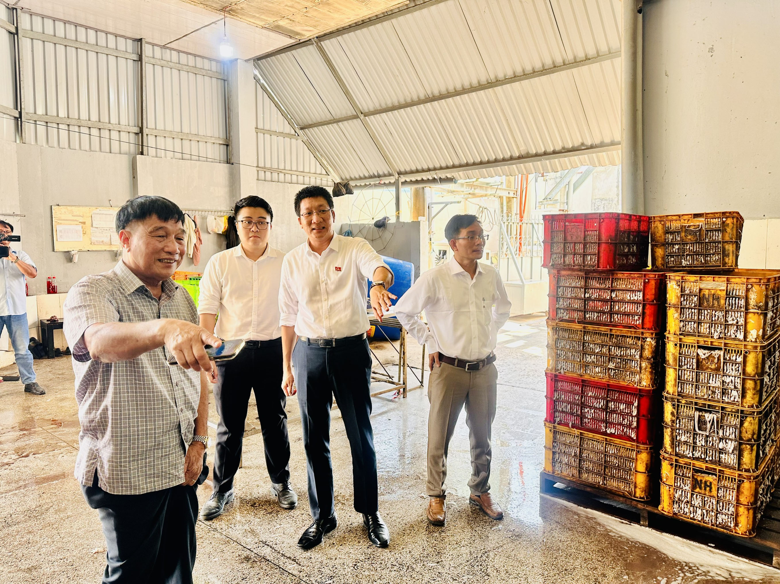 Đoàn kiểm tra Phòng TN-MT TP. Vũng Tàu và các cơ quan chức năng kiểm tra hoạt động sản xuất, công tác chuẩn bị di dời của Công ty TNHH Phú Quý.