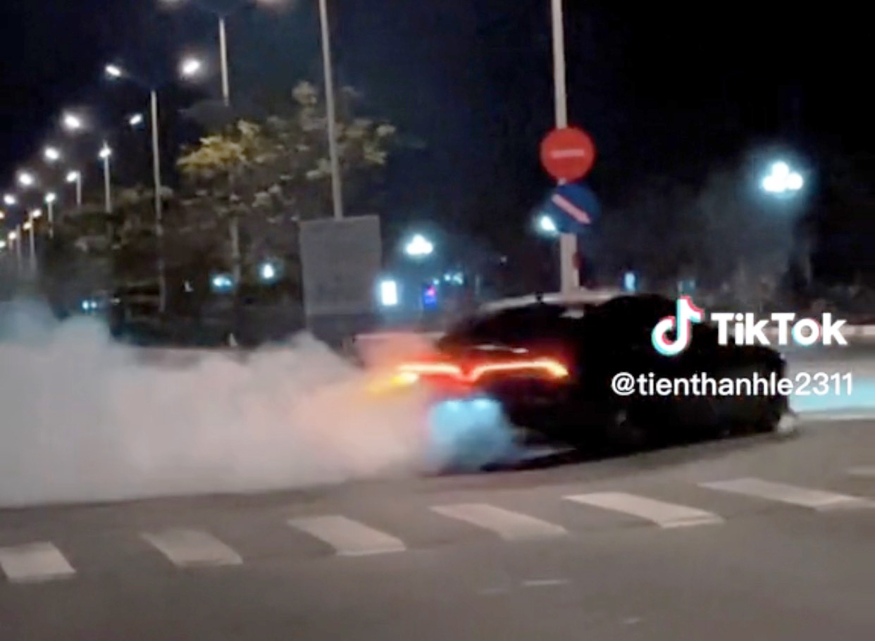 Các đối tượng biểu diễn, đua xe đăng lên mạng Tiktok