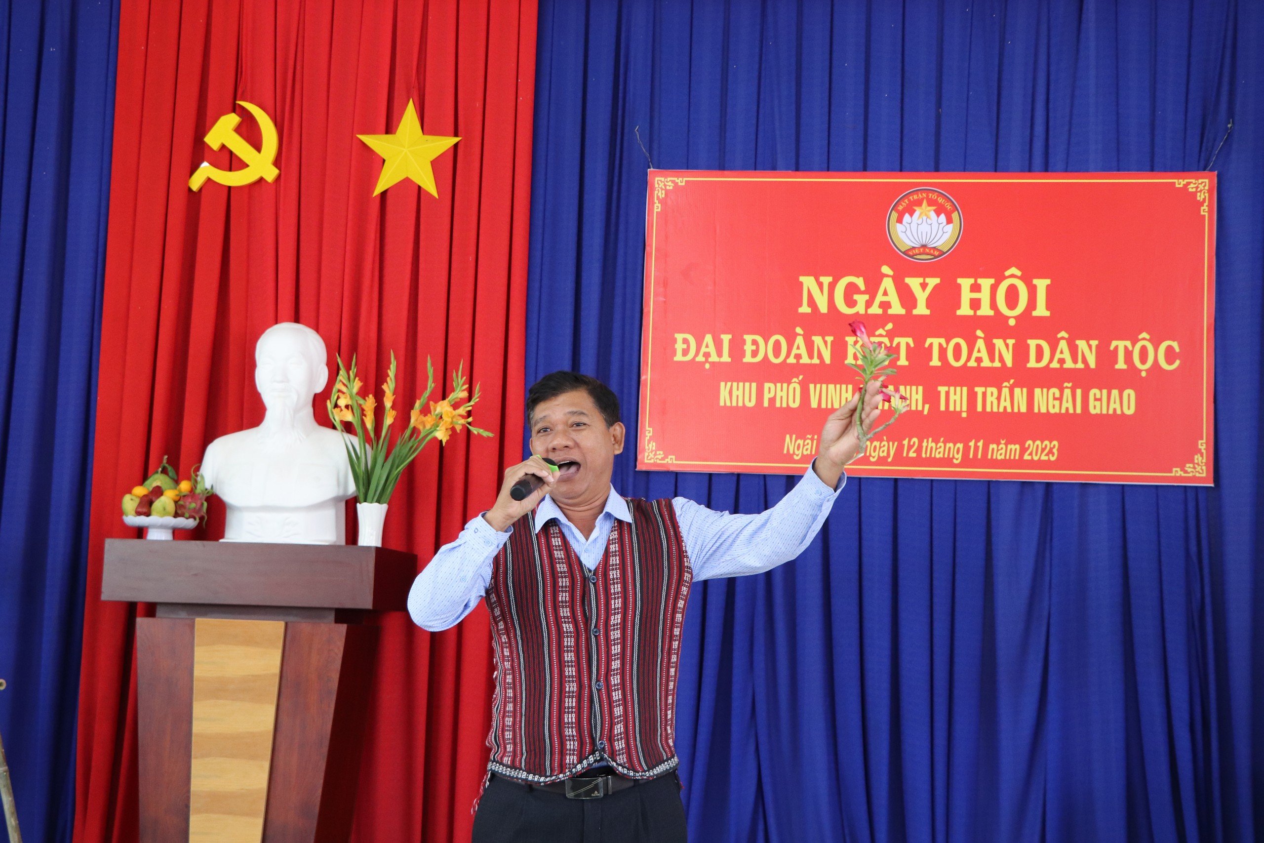 Người dân tham gia văn nghệ tịa Ngày hội đại đoàn kết toàn dân tộc KP.Vinh Thanh, TT.Ngãi Giao, huyện Châu Đức.