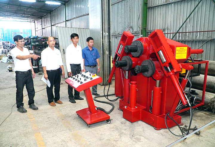 Đoàn Sở Công thương, Trung tâm Khuyến công và tư vấn phát triển công nghiệp tỉnh nghiệm thu máy uốn ống được hỗ trợ đầu tư tại Công ty Alita Tech.