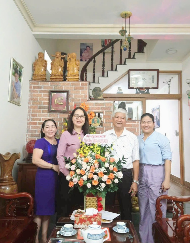 Lãnh đạo Sở GD-ĐT thăm hỏi, tri ân thầy Nguyễn Thanh Giang, nguyên Giám đốc Sở GD-ĐT.