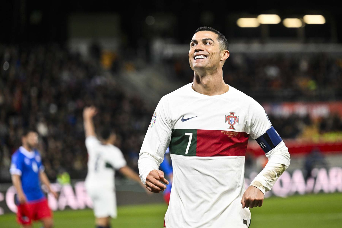 Ronaldo vươn lên dẫn đầu cuộc đua Vua phá lưới vòng loại EURO 2024.