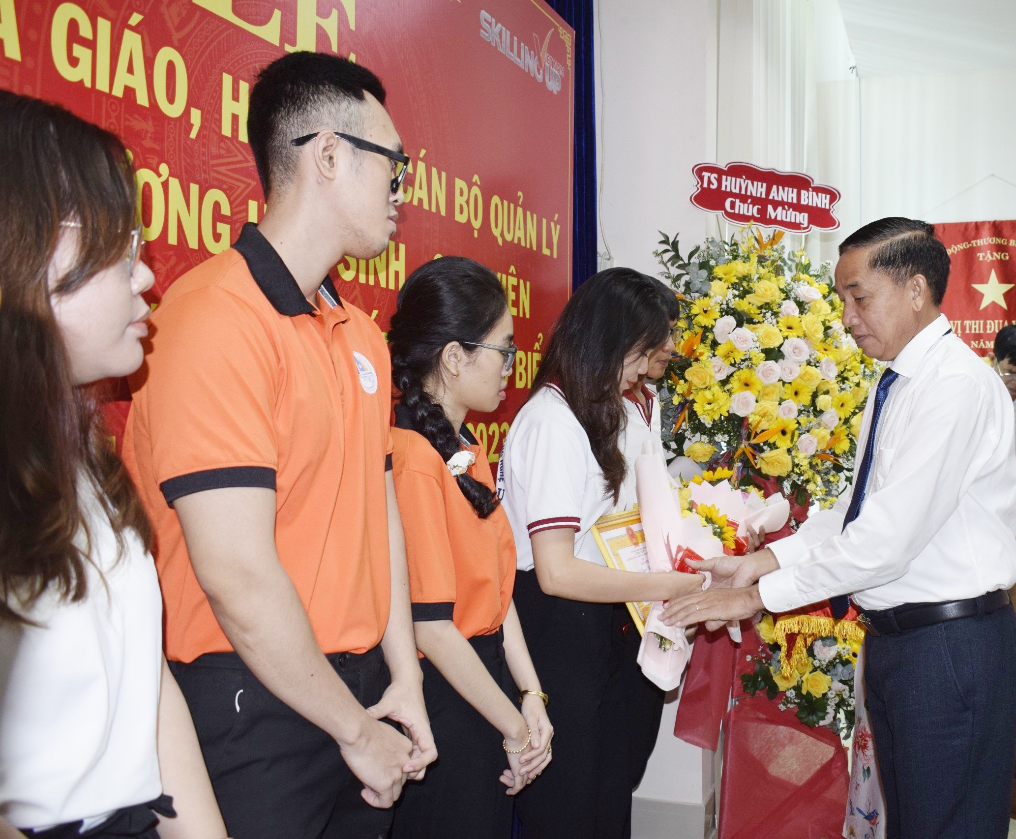 Khen thưởng 7 HS-SV xuất sắc, tiêu biểu tỉnh Bà Rịa-Vũng Tàu năm 2023.