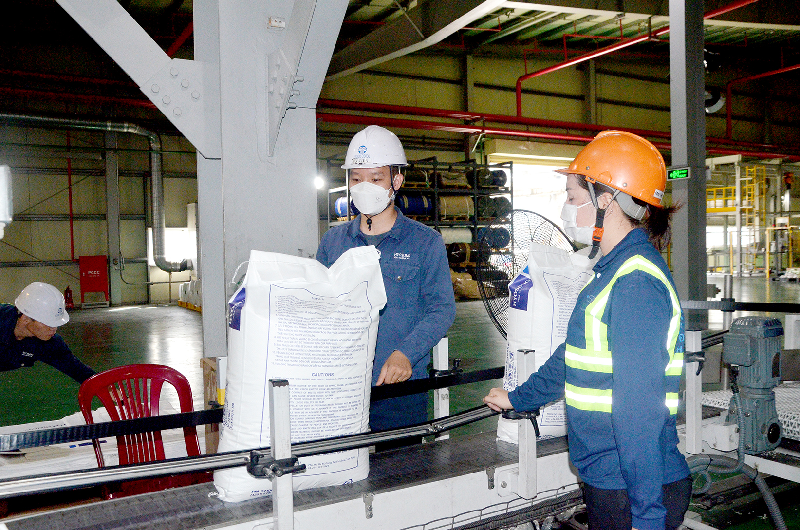 Các DN cần chủ động hơn trong sản xuất, xuất khẩu, chuẩn bị nguồn lực, xây dựng kế hoạch ứng phó khi bị điều tra, áp dụng PVTM hiệu quả. Trong ảnh: Sản xuất polypropylene tại Công ty TNHH hóa chất Hyosung Vina.