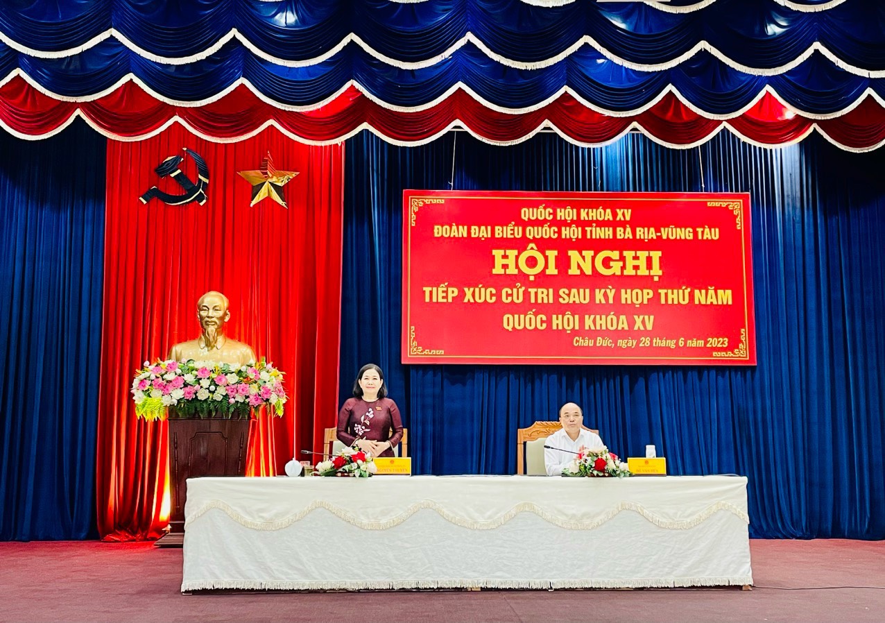 Bà Nguyễn Thị Yến, Phó Bí thư Thường trực Tỉnh ủy, Trưởng Đoàn ĐBQH Bà Rịa-Vũng Tàu phát biểu tại hội nghị TXCT