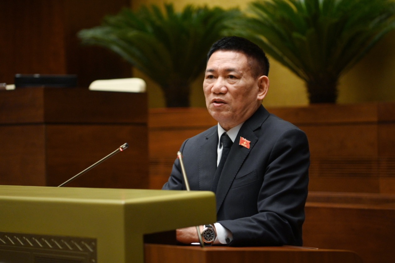 Bộ trưởng Bộ Tài chính Hồ Đức Phớc trình bày Tờ trình tóm tắt về dự án Nghị quyết của Quốc hội về giảm thuế giá trị gia tăng
