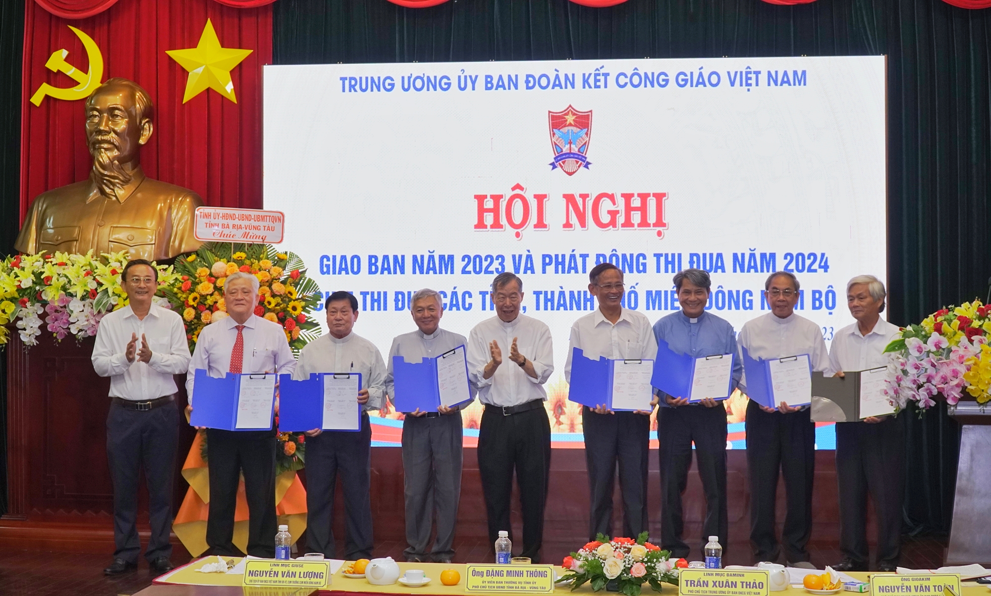  Các đơn vị trong cụm thi đua các tỉnh, thành miền Đông Nam Bộ đã ký giao ước thi đua năm 2024. 