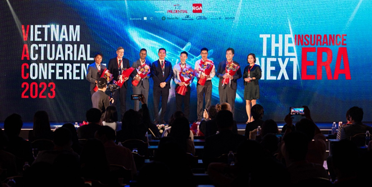 Ông Phương Tiến Minh, Tổng Giám Đốc Prudential Việt Nam cảm ơn các đơn vị tài trợ đã đồng hành cùng Hội nghị.