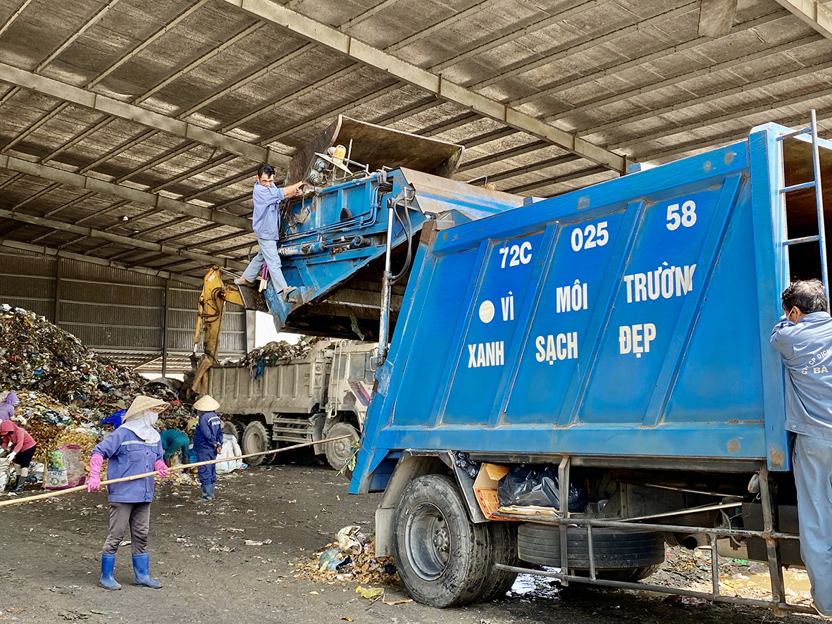 Rác thải sinh hoạt được tập trung về Công ty TNHH Kbec Vina với khối lượng trung bình 900-1.000 tấn/ngày.