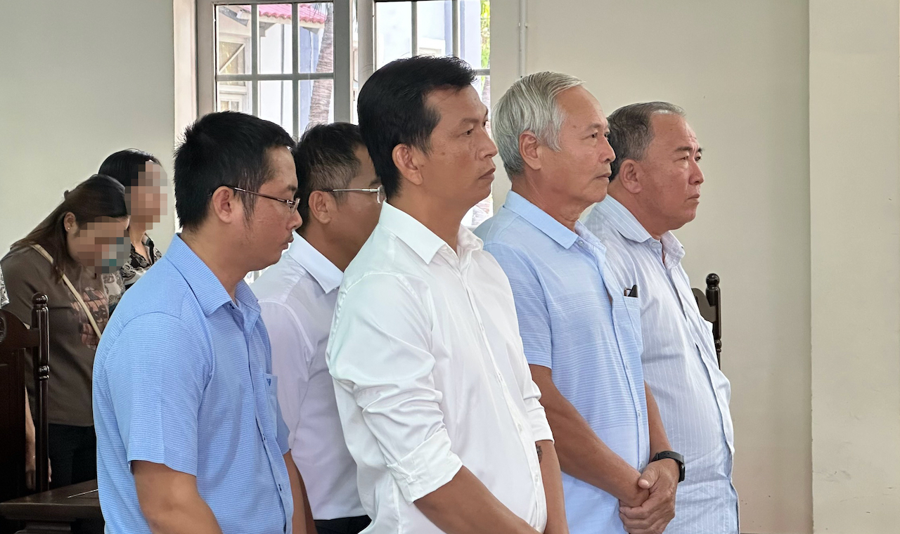 Các bị cáo tại phiên xét xử.