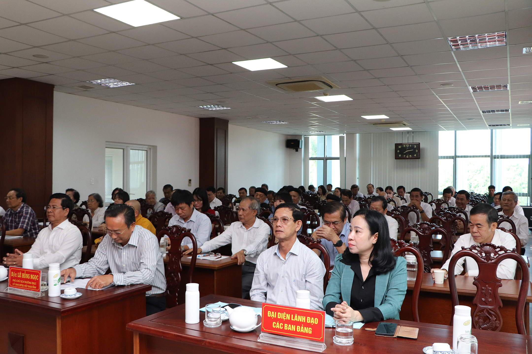 Các đại biểu tham dự hội nghị.