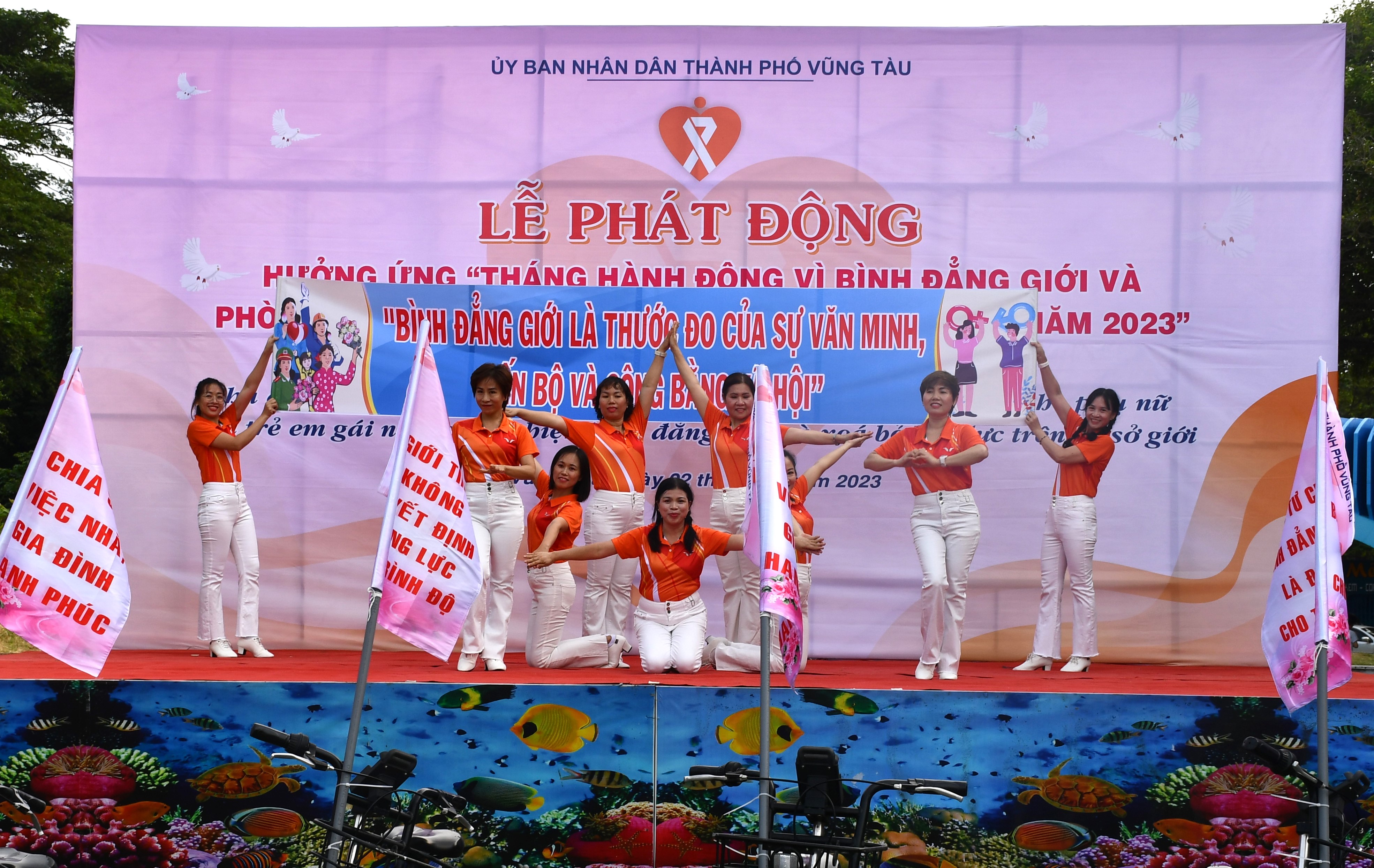 Tiết mục văn nghệ do Hội LHPN TP.Vũng Tàu biểu diễn tại buổi lễ.