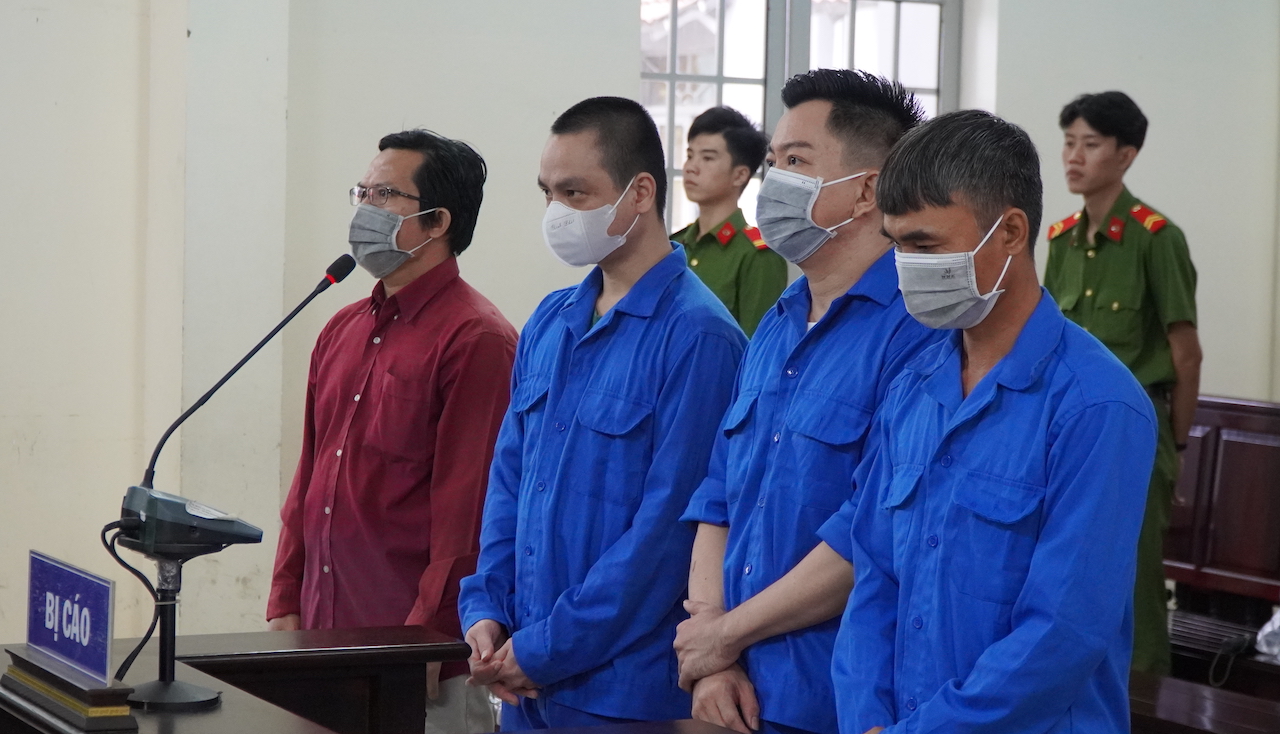 Các bị cáo tại phiên xét xử.