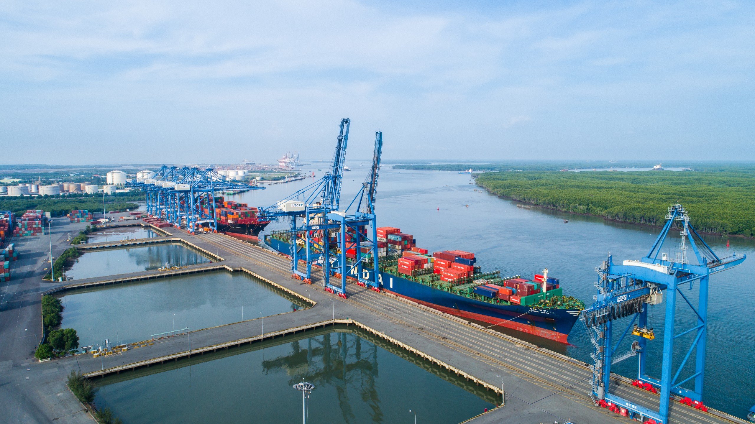 Bà Rịa-Vũng Tàu có nhiều lợi thế về cảng nước sâu, logistics và hạ tầng hiện đại để thu hút nhà đầu tư FDI.  Trong ảnh: Cảng Cái mép-Thị Vải. Ảnh: TRÀ NGÂN