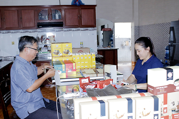 Sản xuất cà phê tại Công ty TNHH sản xuất và xuất nhập khẩu Nón Lá.