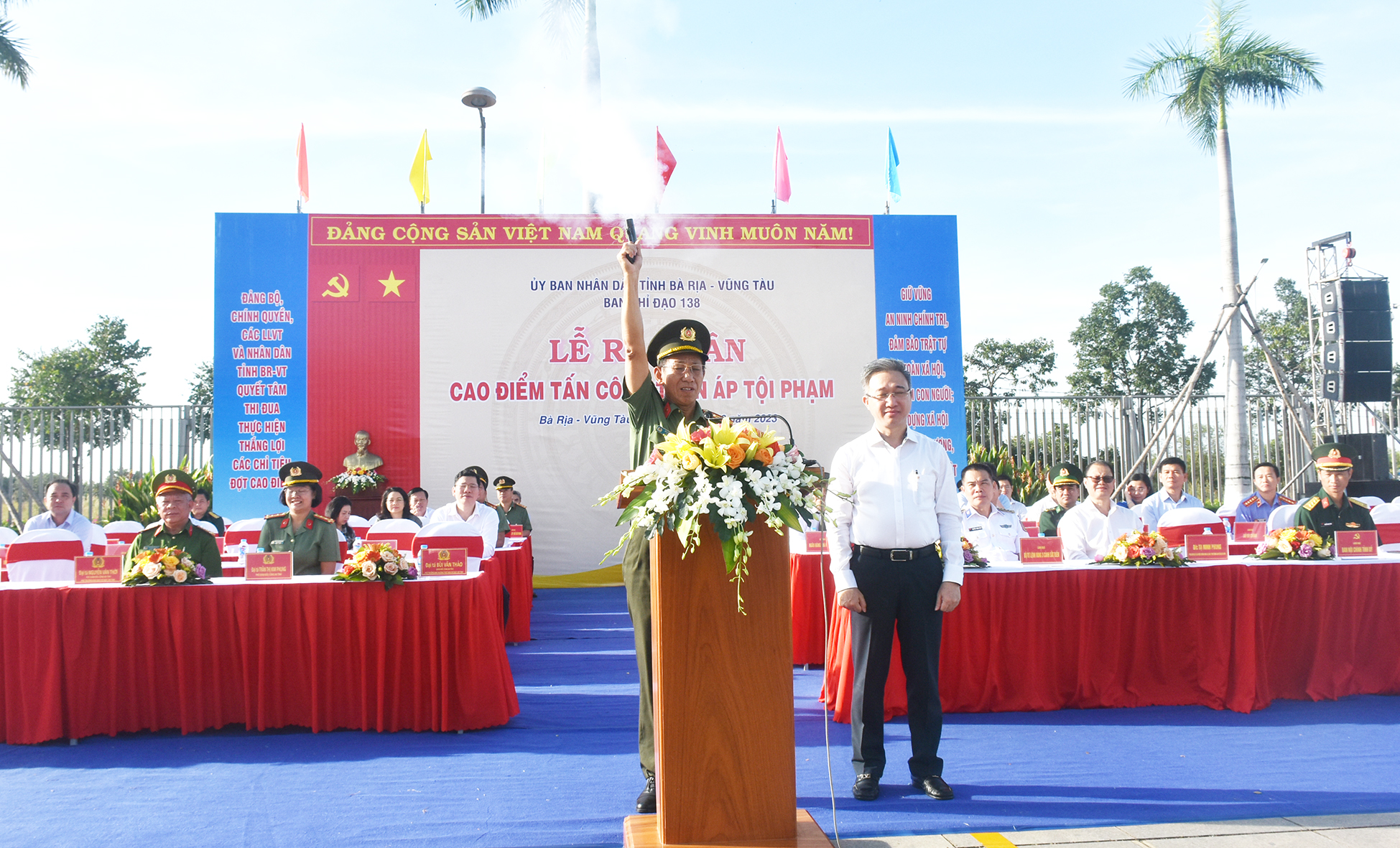 Đại tá Bùi Văn Thảo, Giám đốc Công an tỉnh phát lệnh ra quân cao điểm trấn áp tội phạm