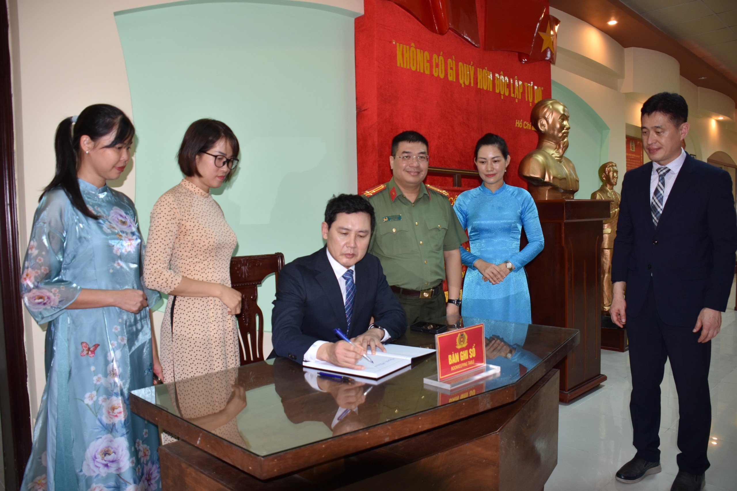 Thiếu tướng Kim Dong Kwon, Cục trưởng Cục Đối ngoại, Cơ quan Cảnh sát quốc gia Hàn Quốc