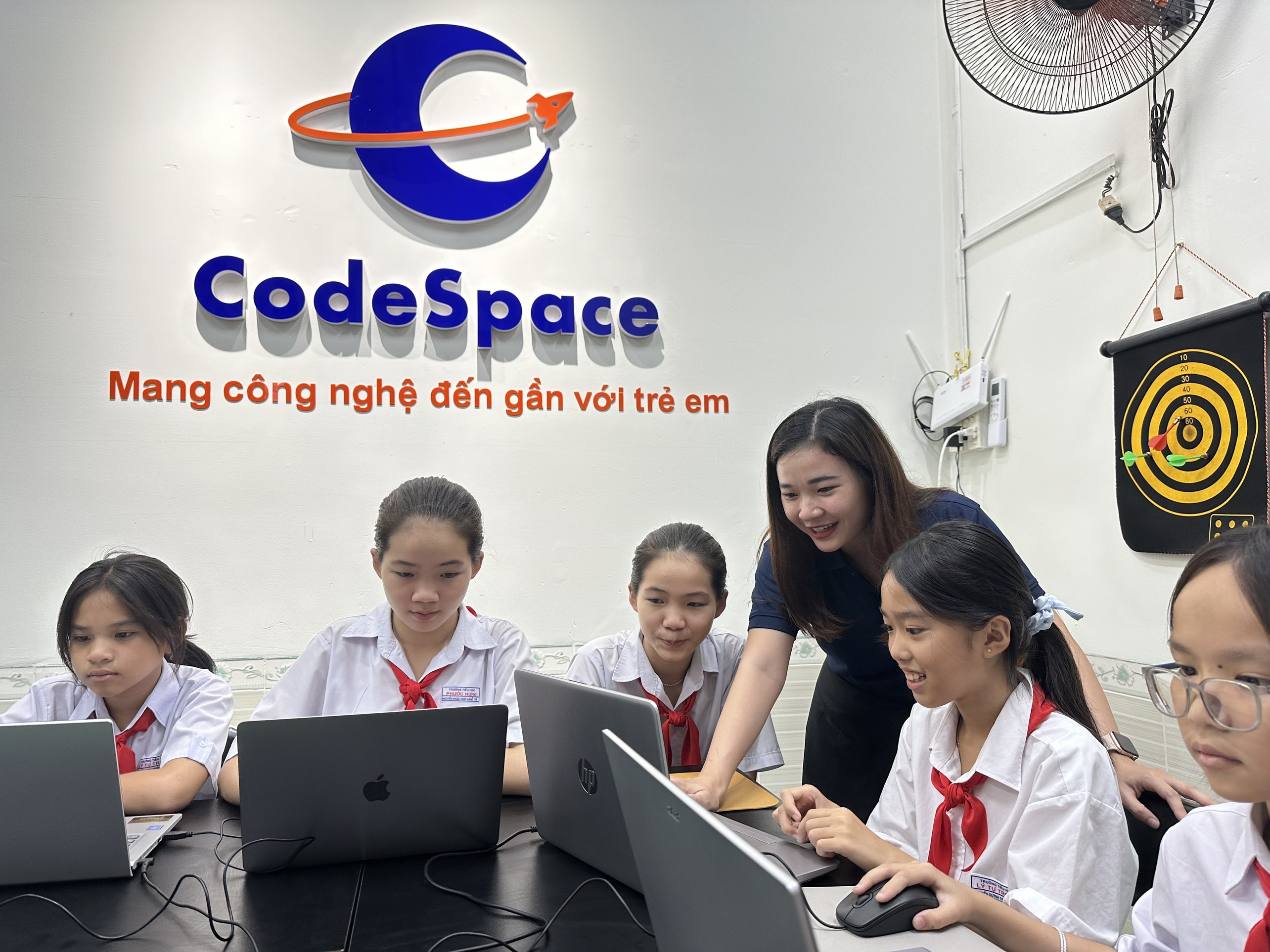 Các lớp học đào tạo công nghệ thông tin, internet cho trẻ em từ 8-18 tuổi của Công ty CodeSpace (huyện Long Điền)