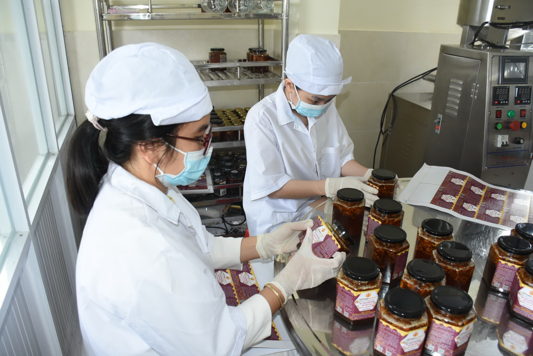 Các sản phẩm mật ong thảo dược của Công ty Kim Trúc Plus (TX.Phú Mỹ) đang xây dựng lại hình ảnh, thương hiệu để đẩy mạnh lên kênh bán hàng trên mạng xã hội