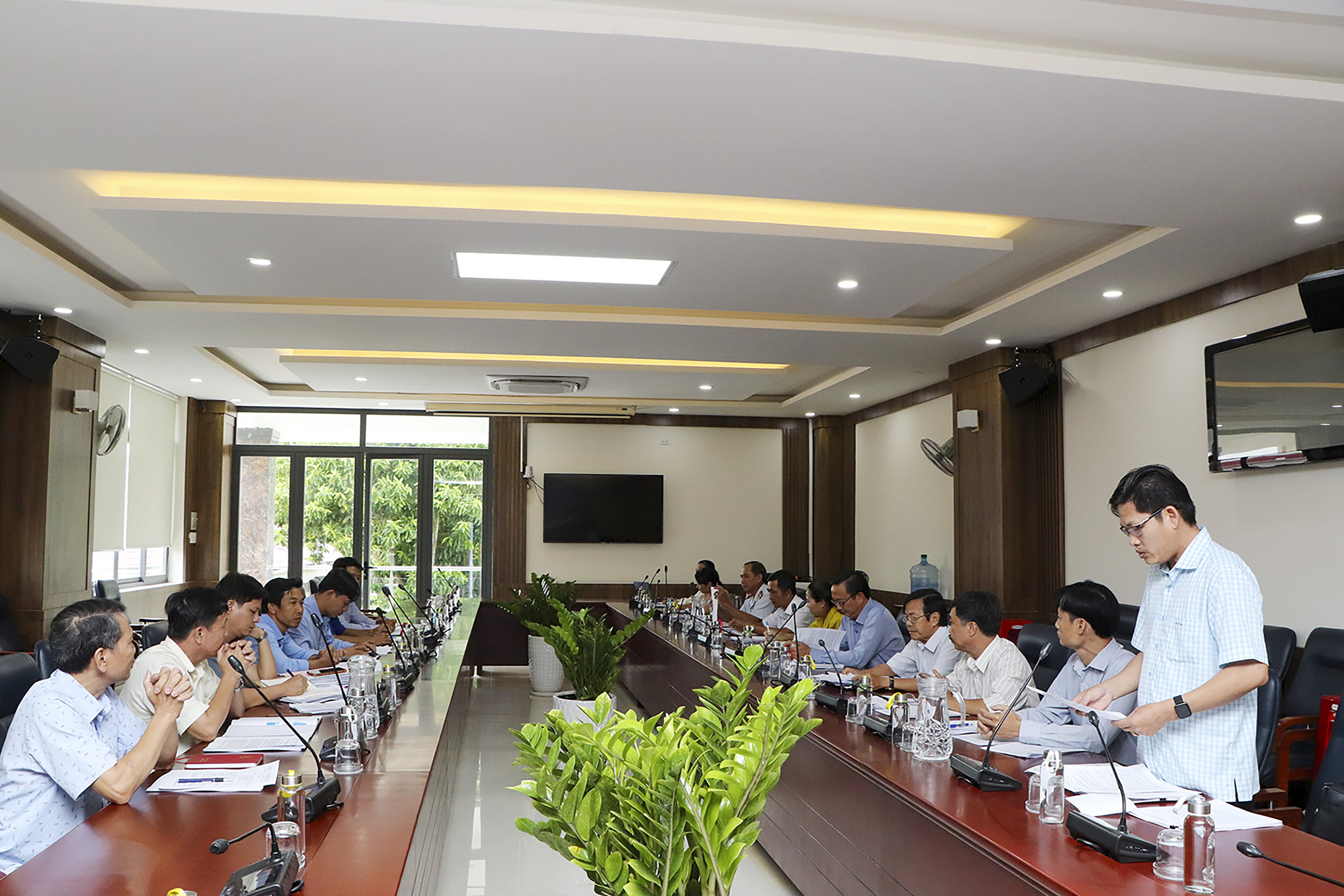 Đoàn công tác của UBMTTQ Việt Nam tỉnh làm việc tại huyện Xuyên Mộc về việc giám sát giải quyết các vụ việc khiếu nại, tố cáo trên địa bàn. Ảnh: DIỄM QUỲNH.