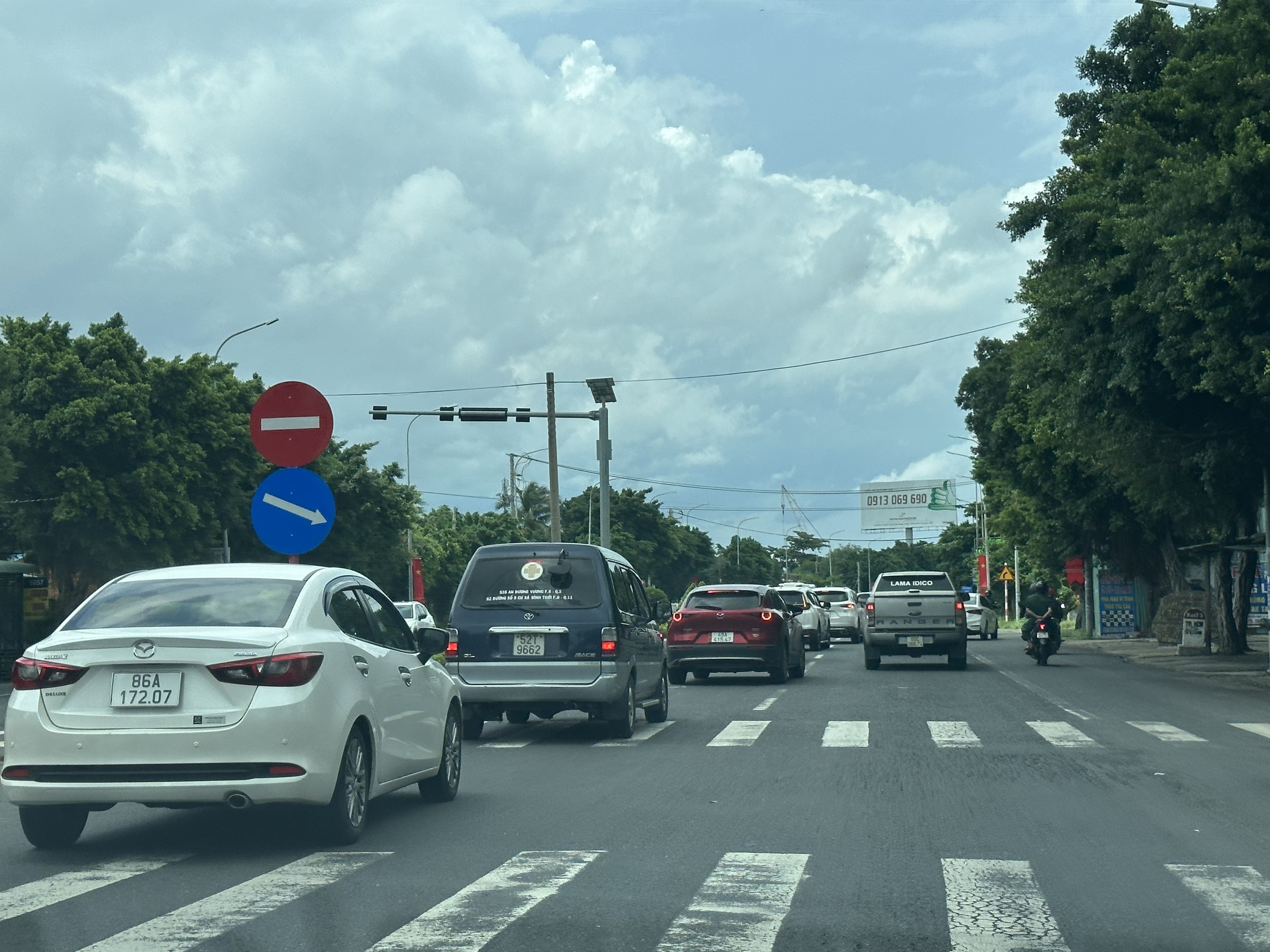 Lượng xe cá nhân đông là một trong những nguyên nhân khiến nhà xe vắng khách. Trong ảnh: Xe đổ từ Vũng Tàu về các tỉnh trên đường Võ Nguyên Giáp (TP.Vũng Tàu)