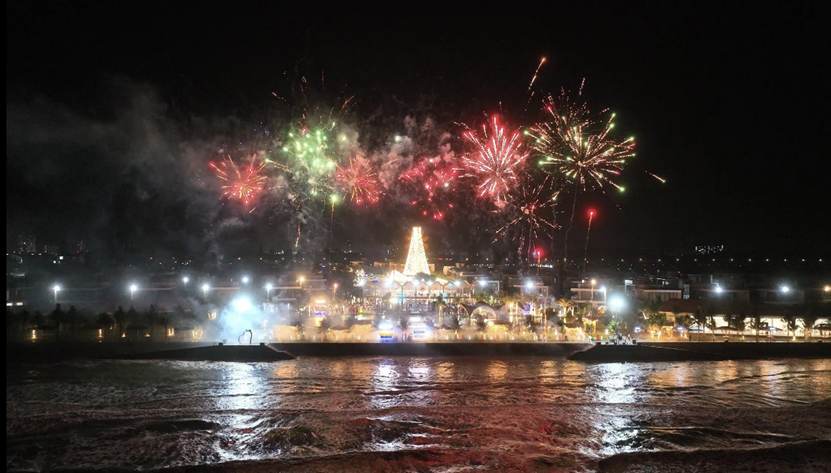 Mãn nhãn với màn pháo hoa rực trời tại bãi biển The Maris Vũng Tàu.