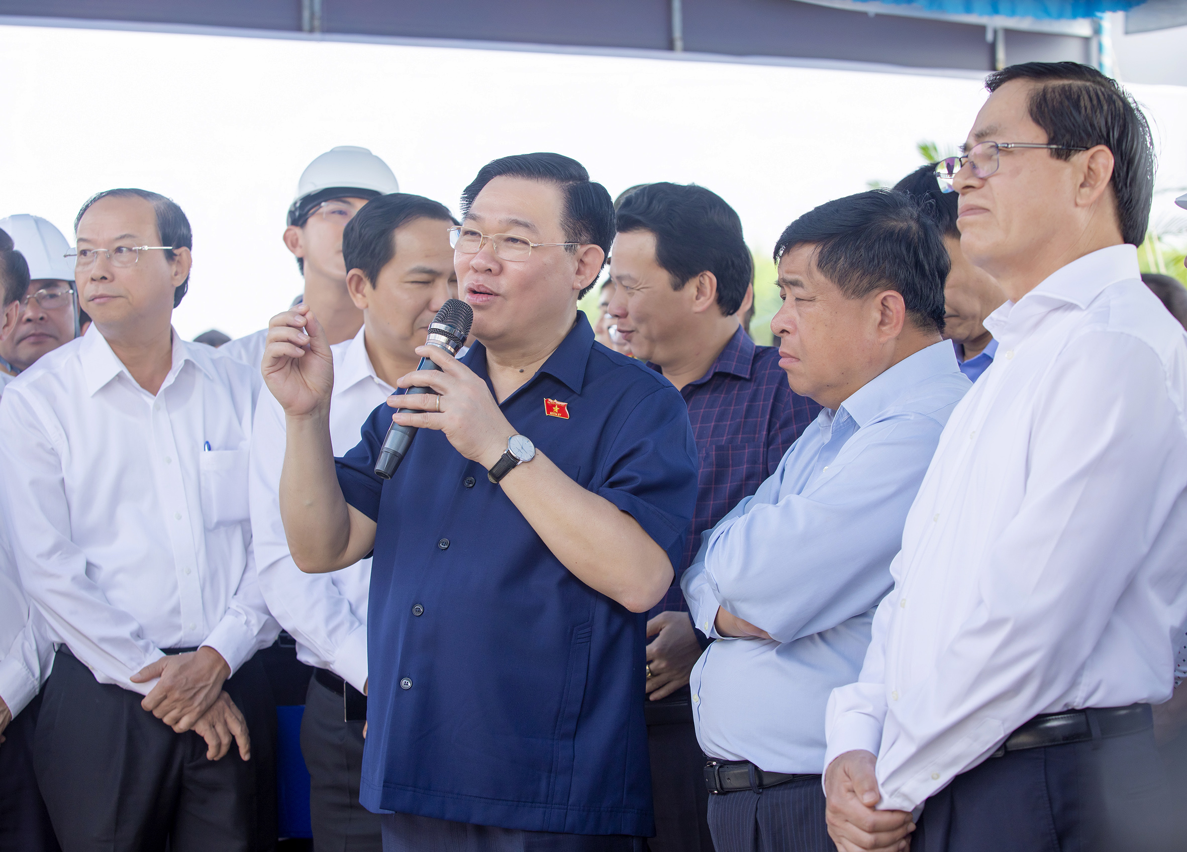 Chủ tịch Quốc hội Vương Đình Huệ phát biểu ghi nhận, biểu dương những nỗ lực của tỉnh Bà Rịa - Vũng Tàu và các đơn vị có liên quan trong bảo đảm tiến độ của dự án thành phần 3 cao tốc Biên Hòa - Vũng Tàu.