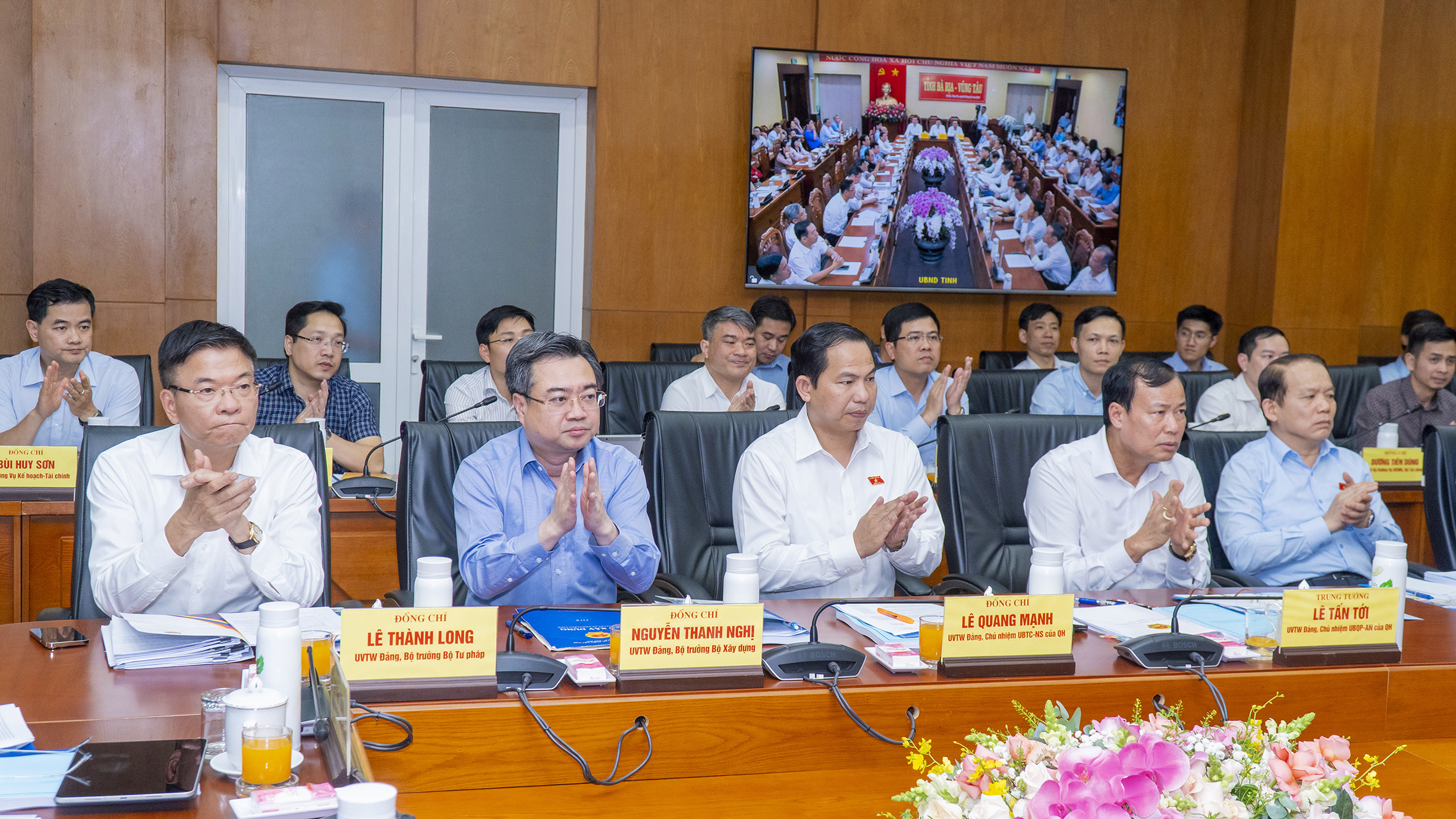 Lãnh đạo các bộ, ngành Trung ương tham dự buổi làm việc.