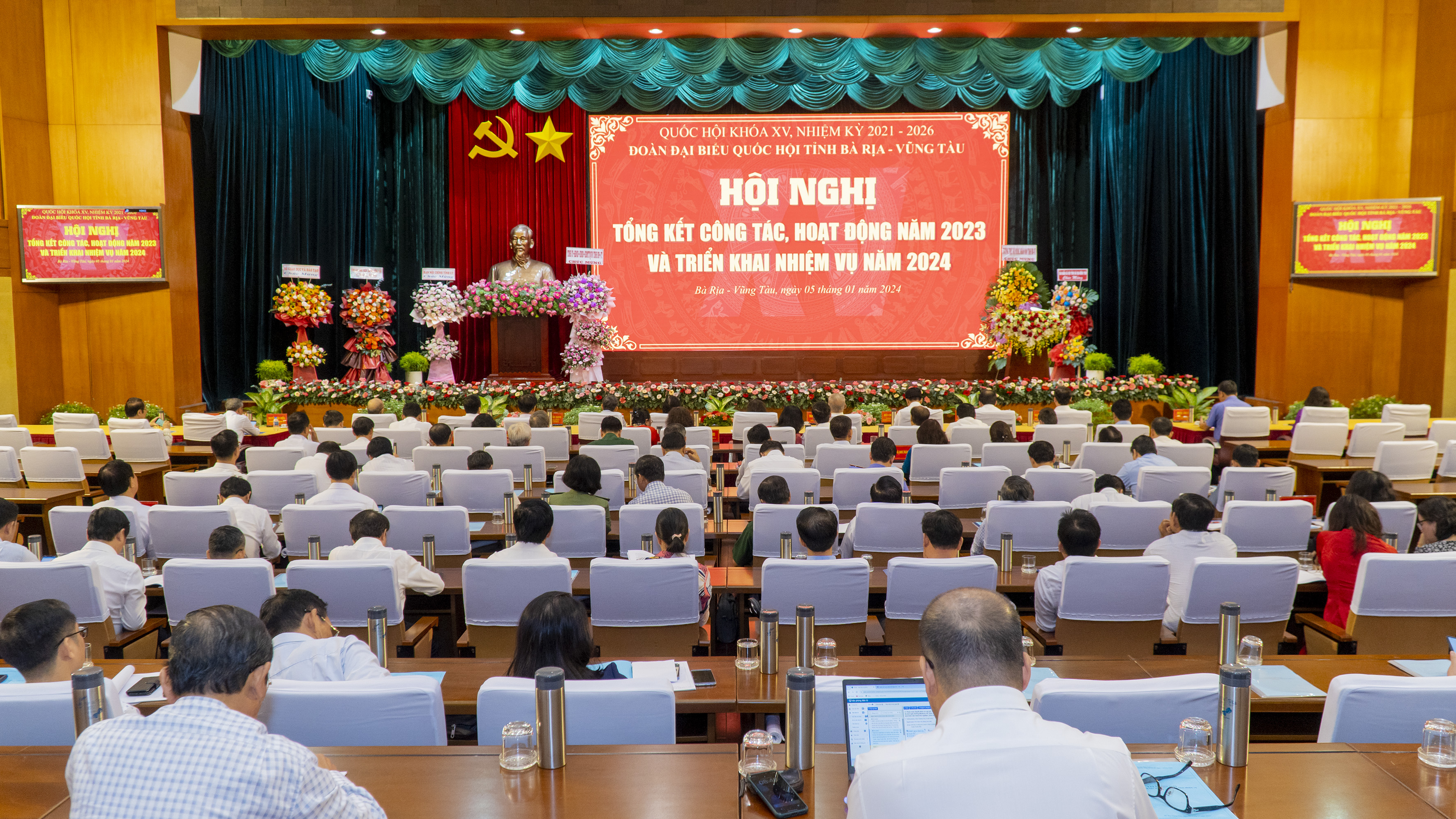Toàn cảnh hội nghị.