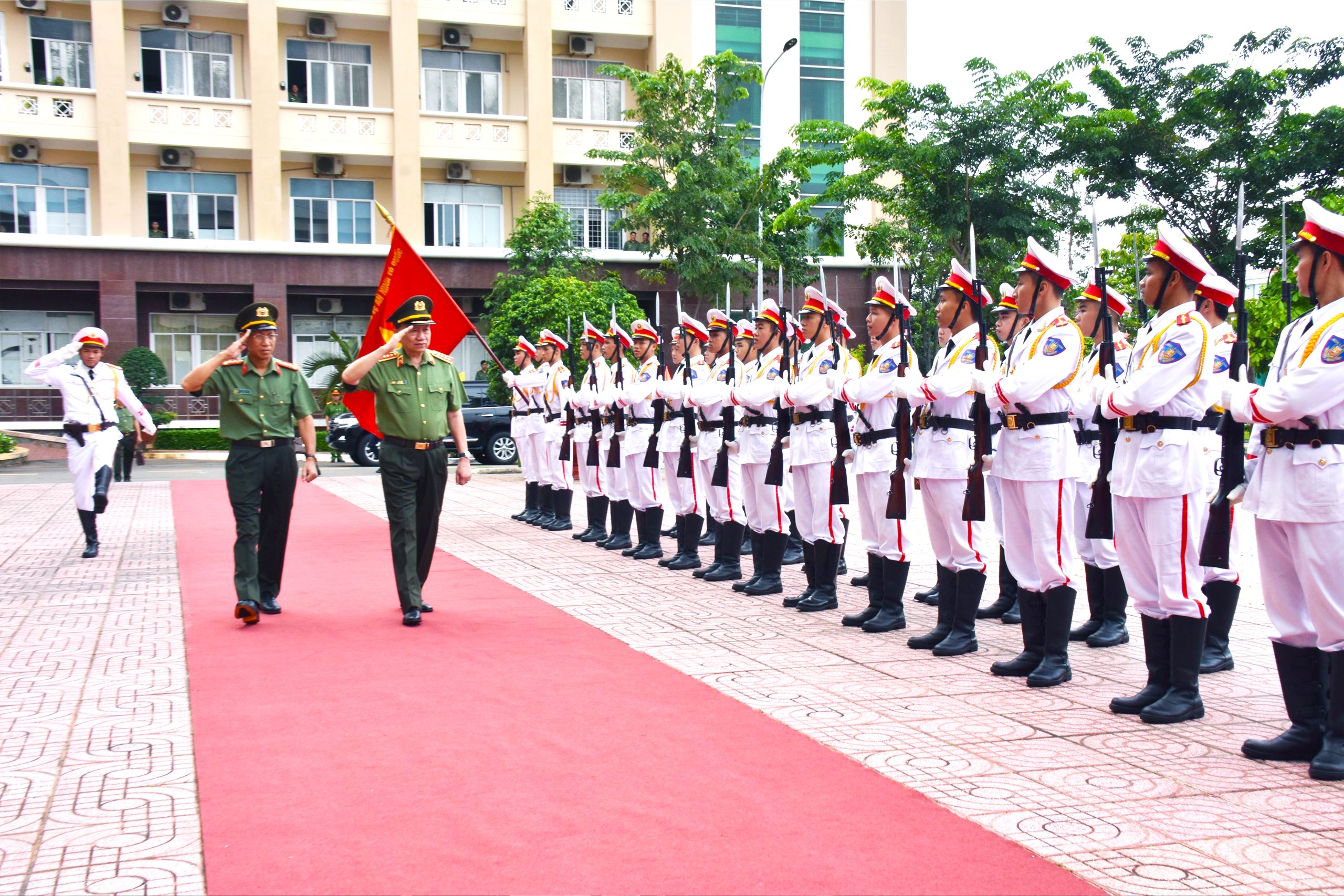 Đại tướng Tô Lâm, Ủy viên Bộ Chính trị, Bí thư Đảng ủy Công an Trung ương. Bộ trưởng Bộ Công an duyệt đội danh dự Công an tỉnh Bà Rịa-Vũng Tàu