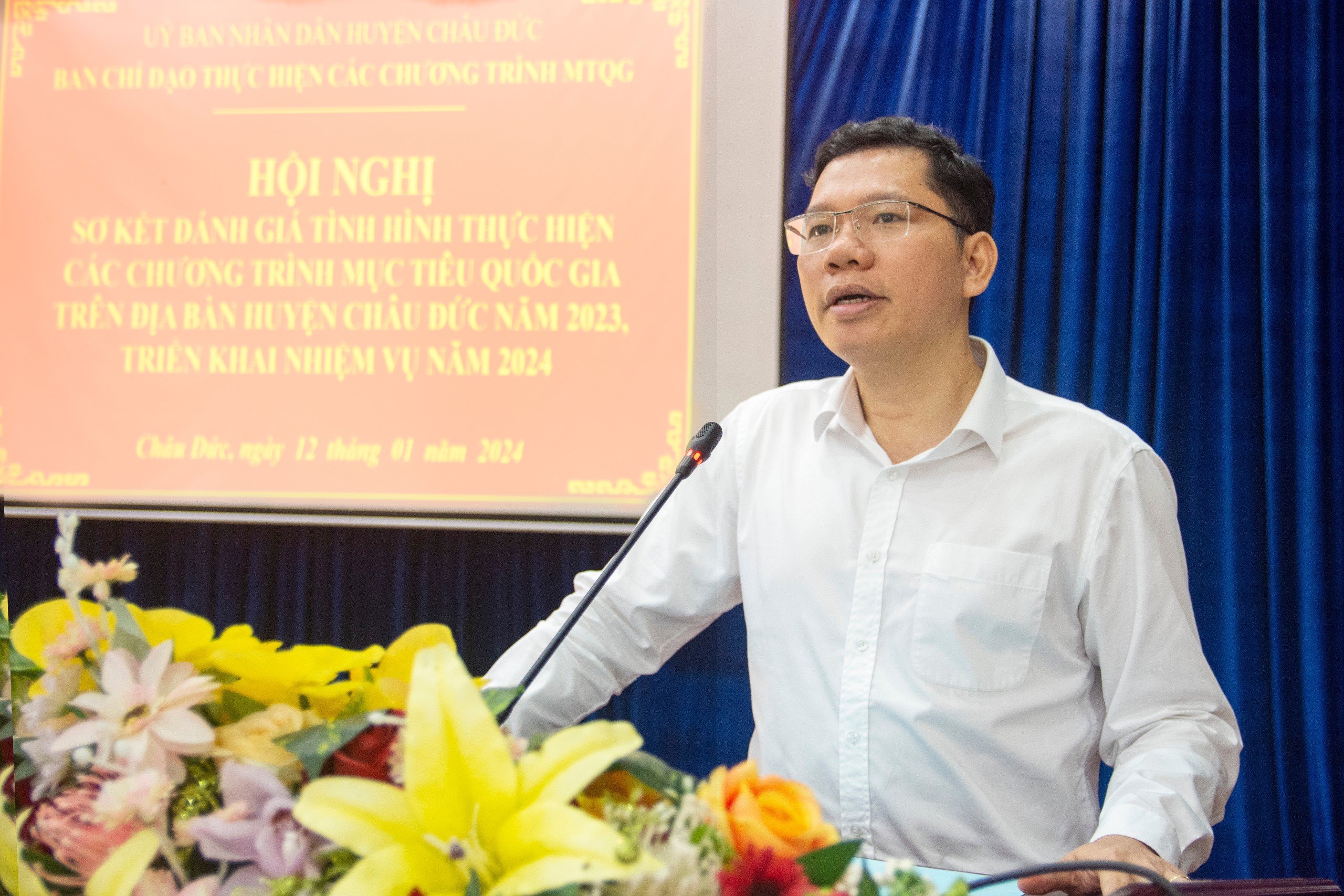 Ông Hoàng Nguyên Dinh, Bí thư Huyện ủy Châu Đức phát biểu tại hội nghị.