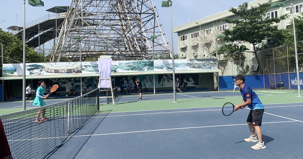 Các thành viên BNI Cap Saint Jacques tham gia giải tennis 