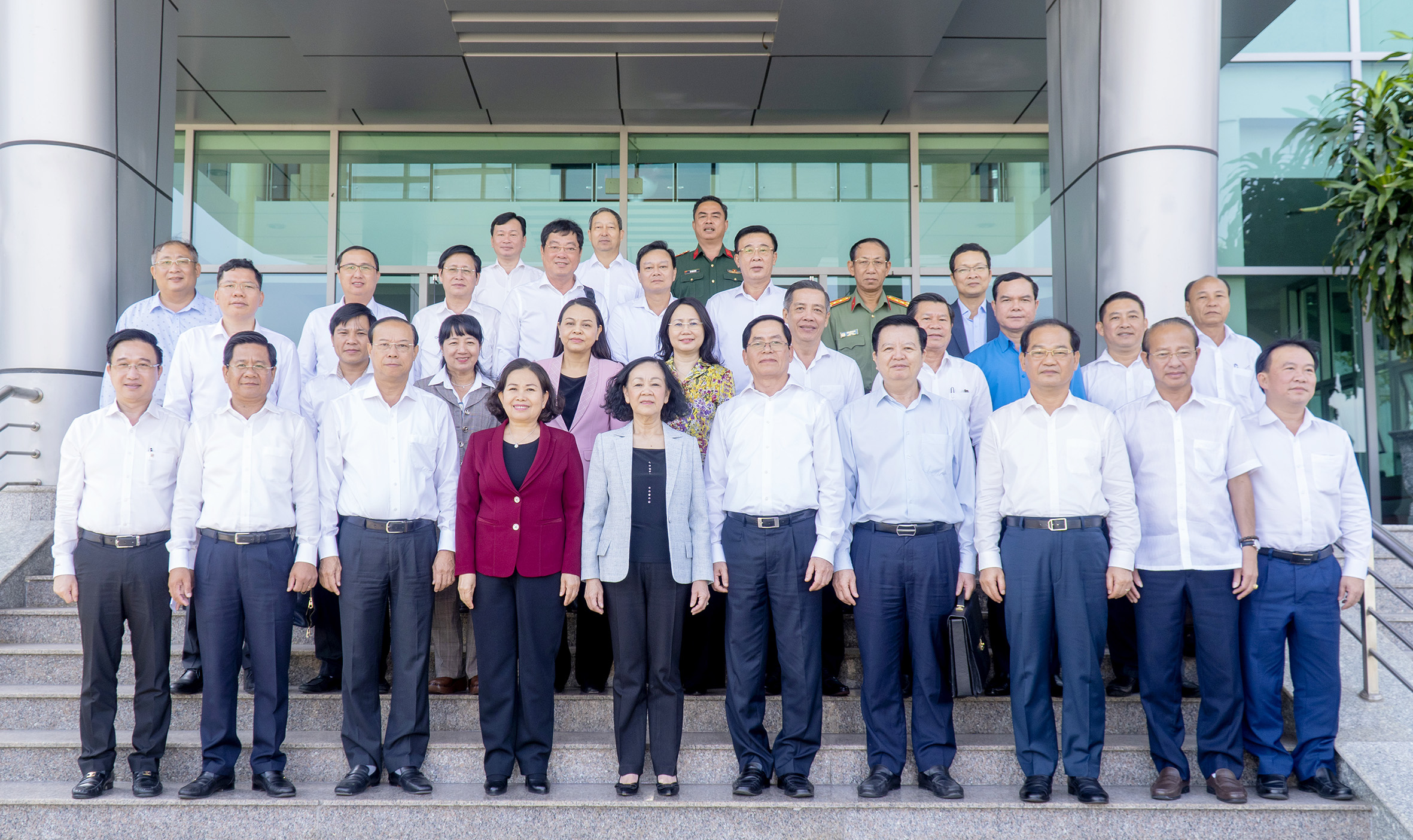 Các đại biểu chụp hình lưu niệm nhân chuyến thăm và làm việc tại Bà Rịa - Vũng Tàu.