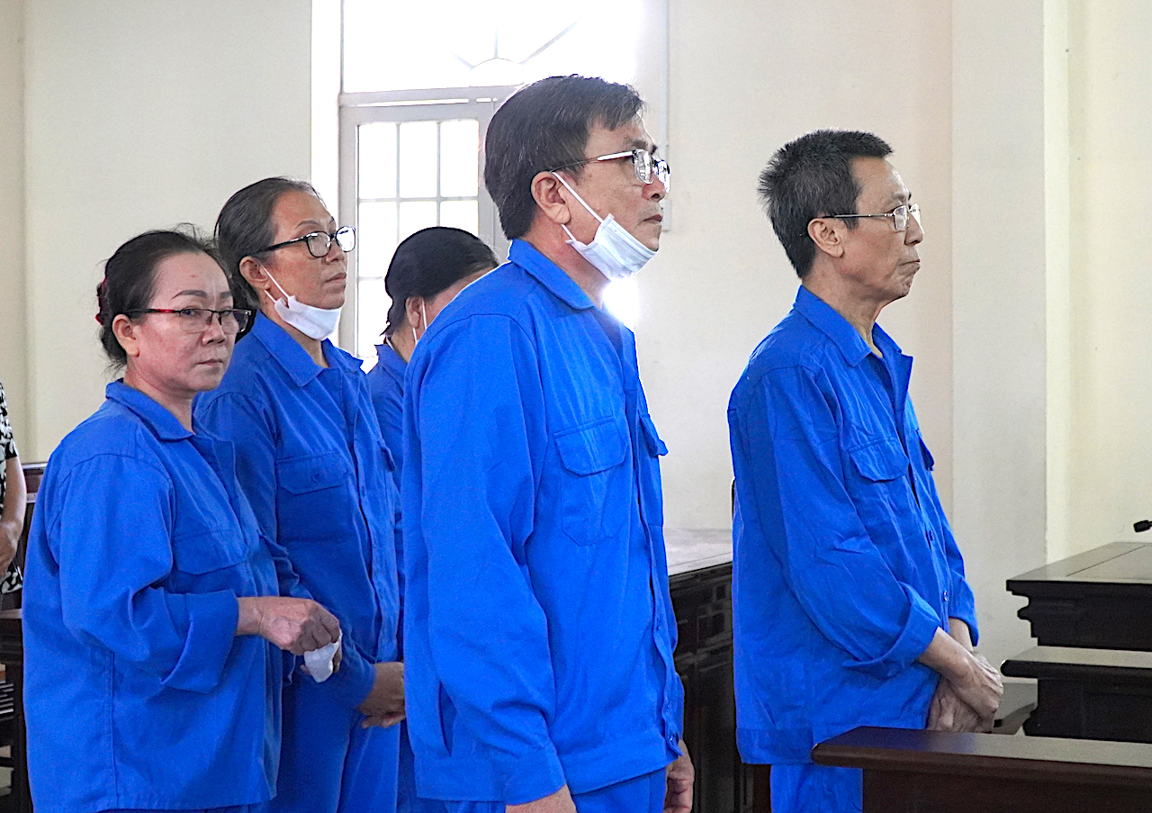 Các bị cáo tại phiên xét xử.